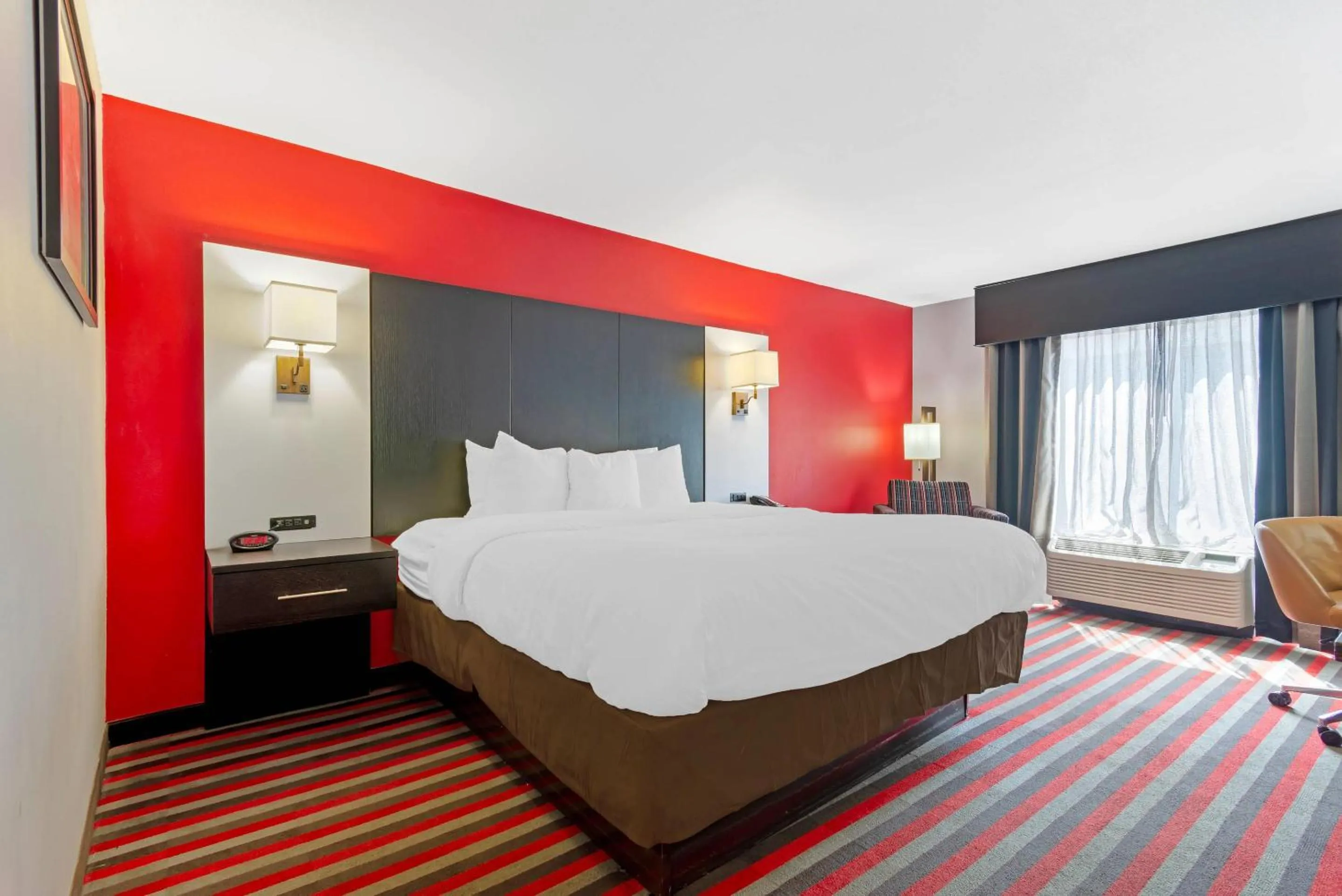 Bedroom, Bed in Comfort Inn & Suites Carrollton