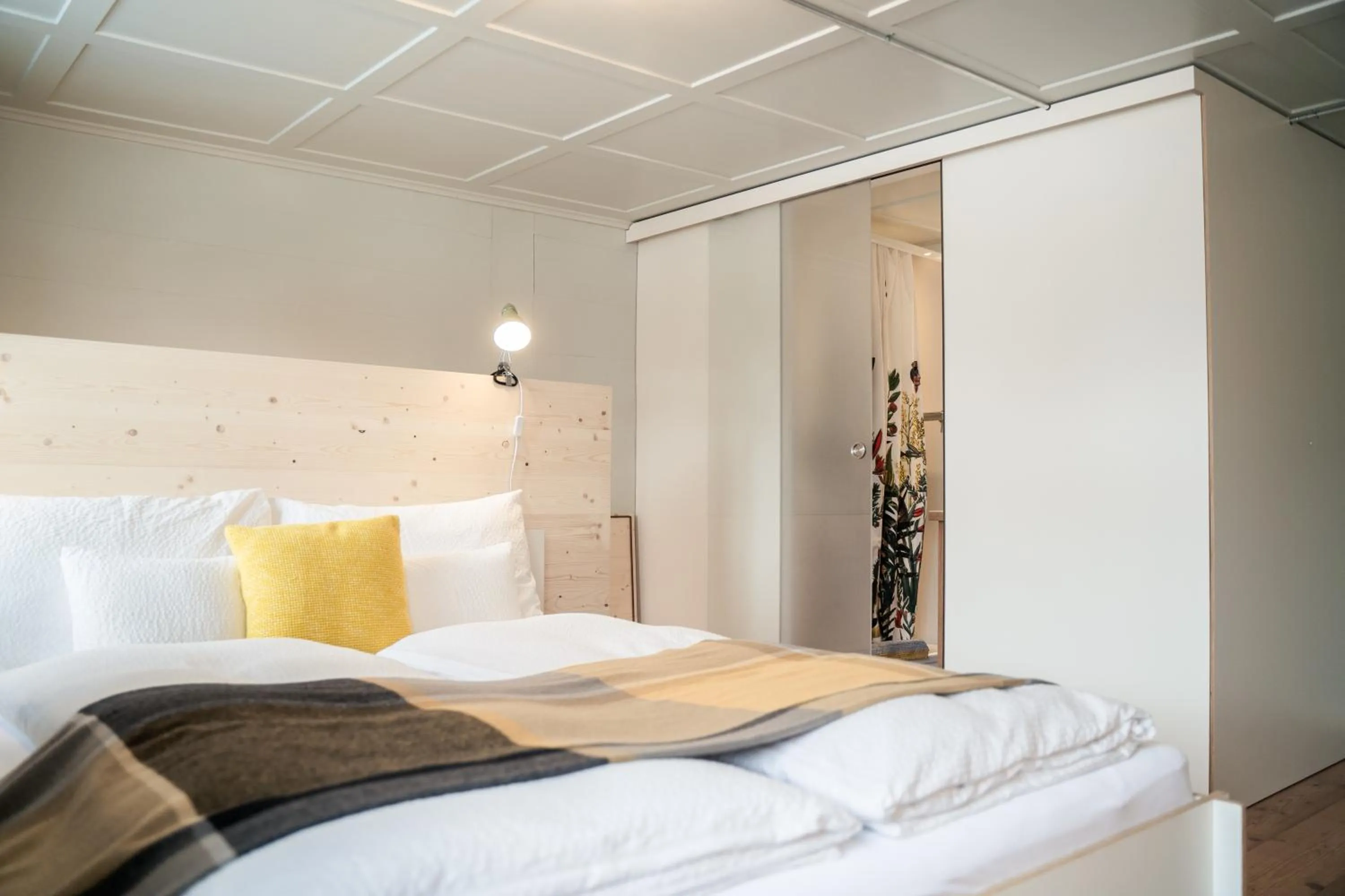Bed in Lenk Lodge - Boutique & Design Hotel und Apartements