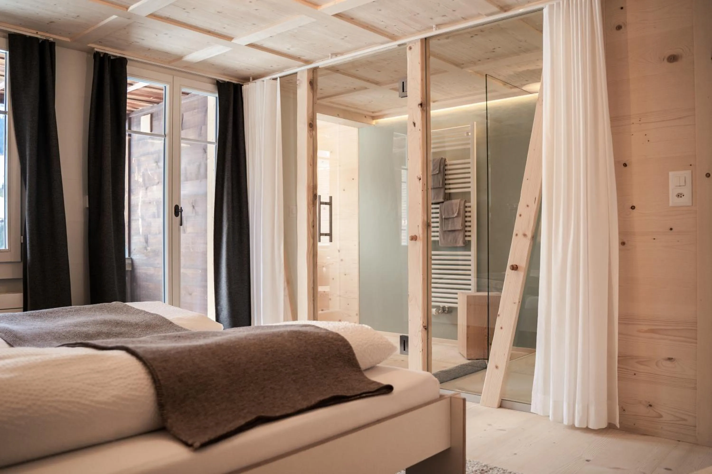 Bed in Lenk Lodge - Boutique & Design Hotel und Apartements