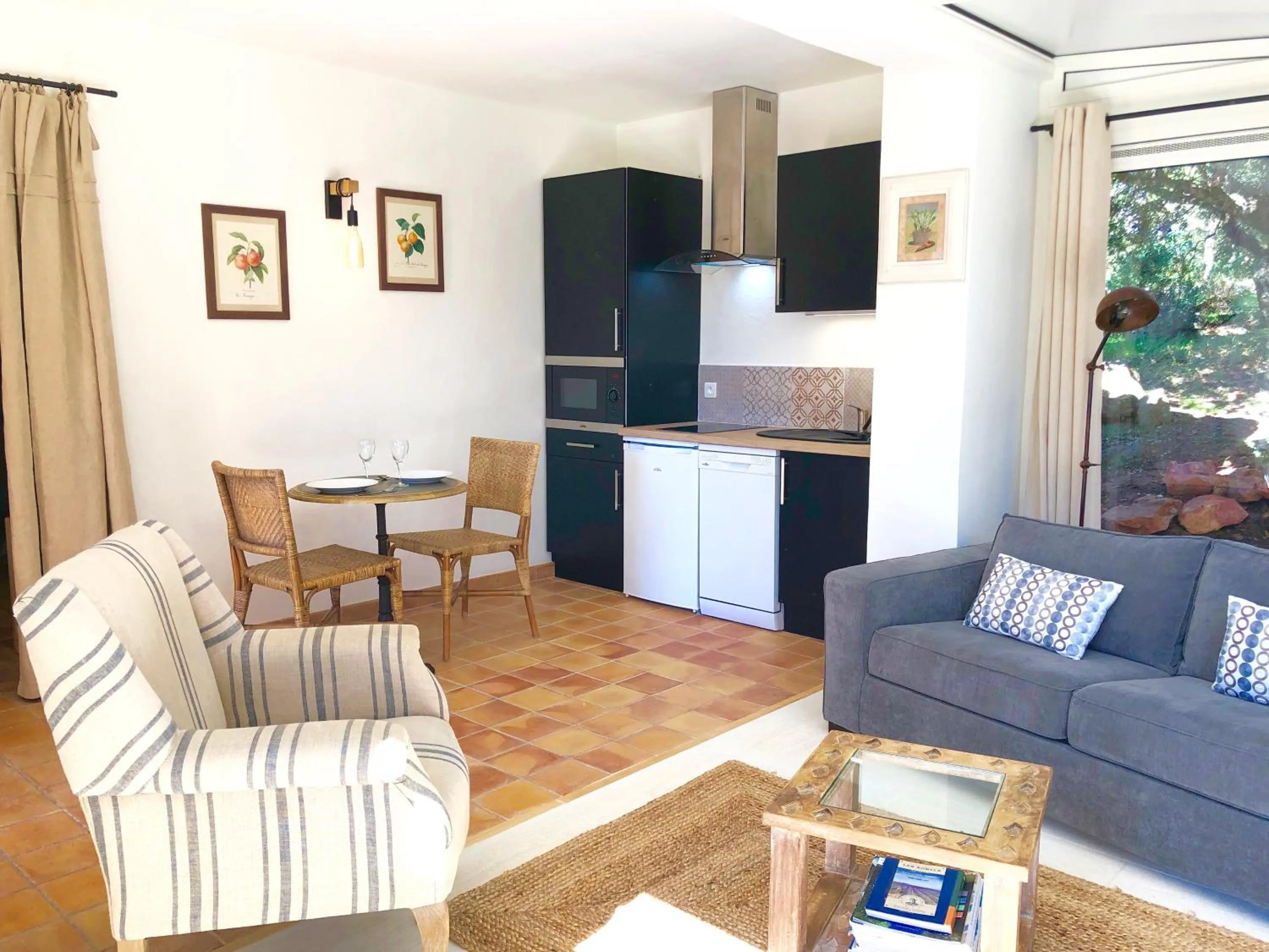 Photo of the whole room in B&B La Badelle