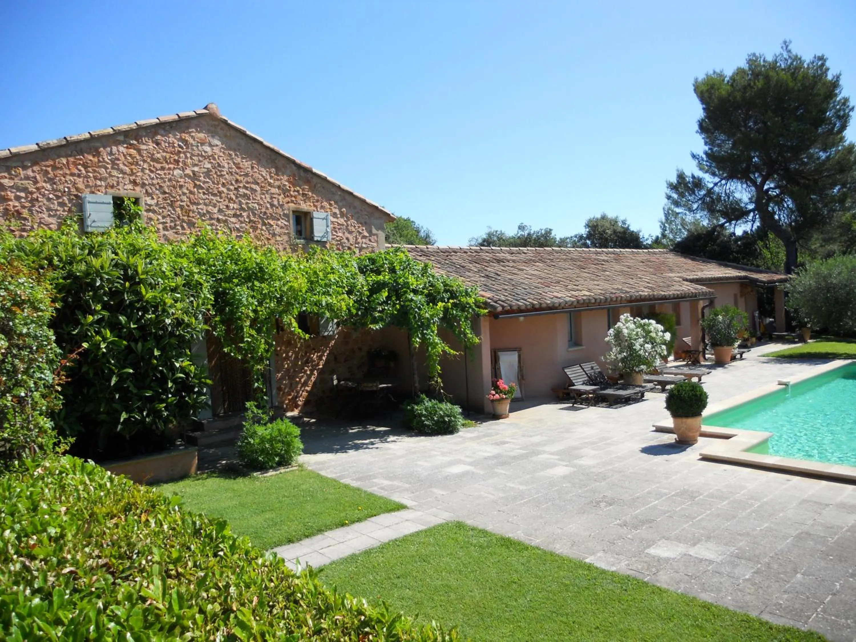 Pool view in B&B La Badelle