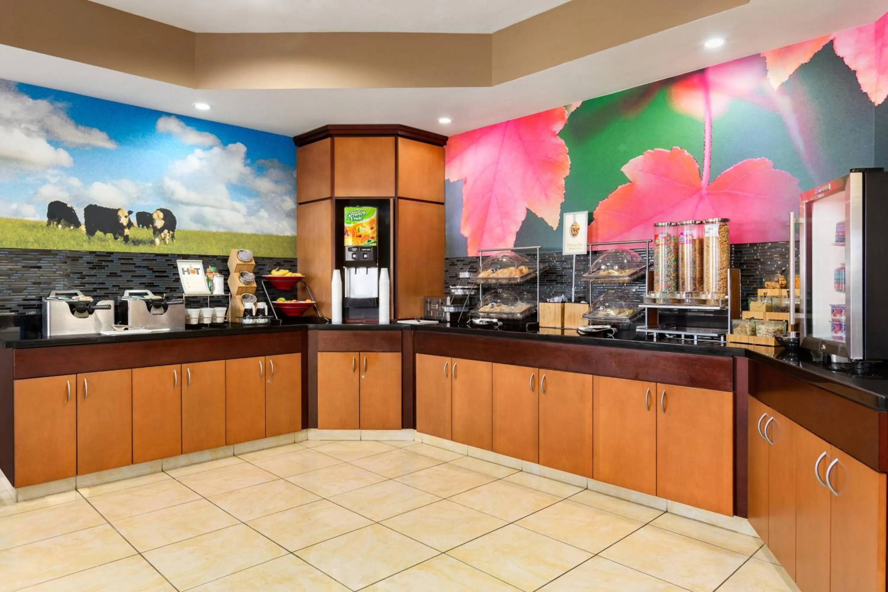 Breakfast in Fairfield Inn & Suites by Marriott Toledo Maumee