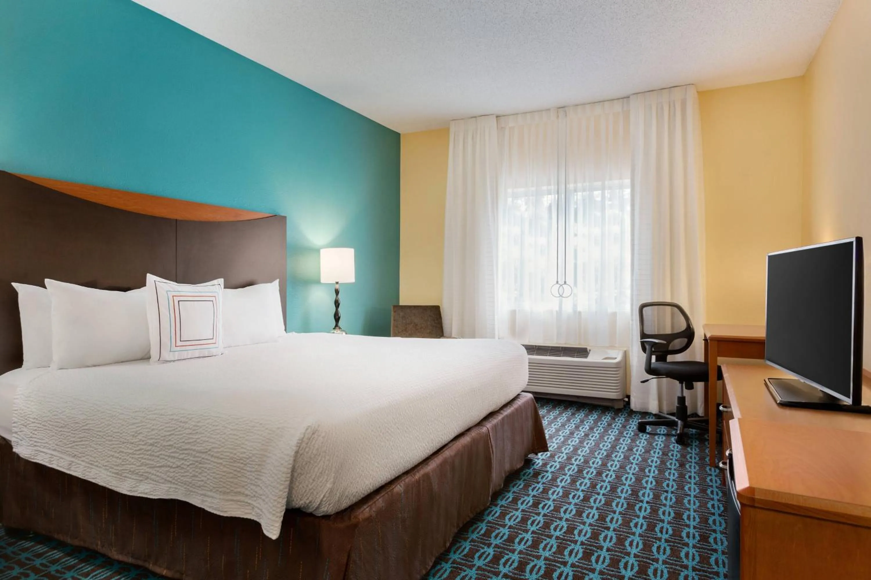 Photo of the whole room, Bed in Fairfield Inn & Suites by Marriott Toledo Maumee