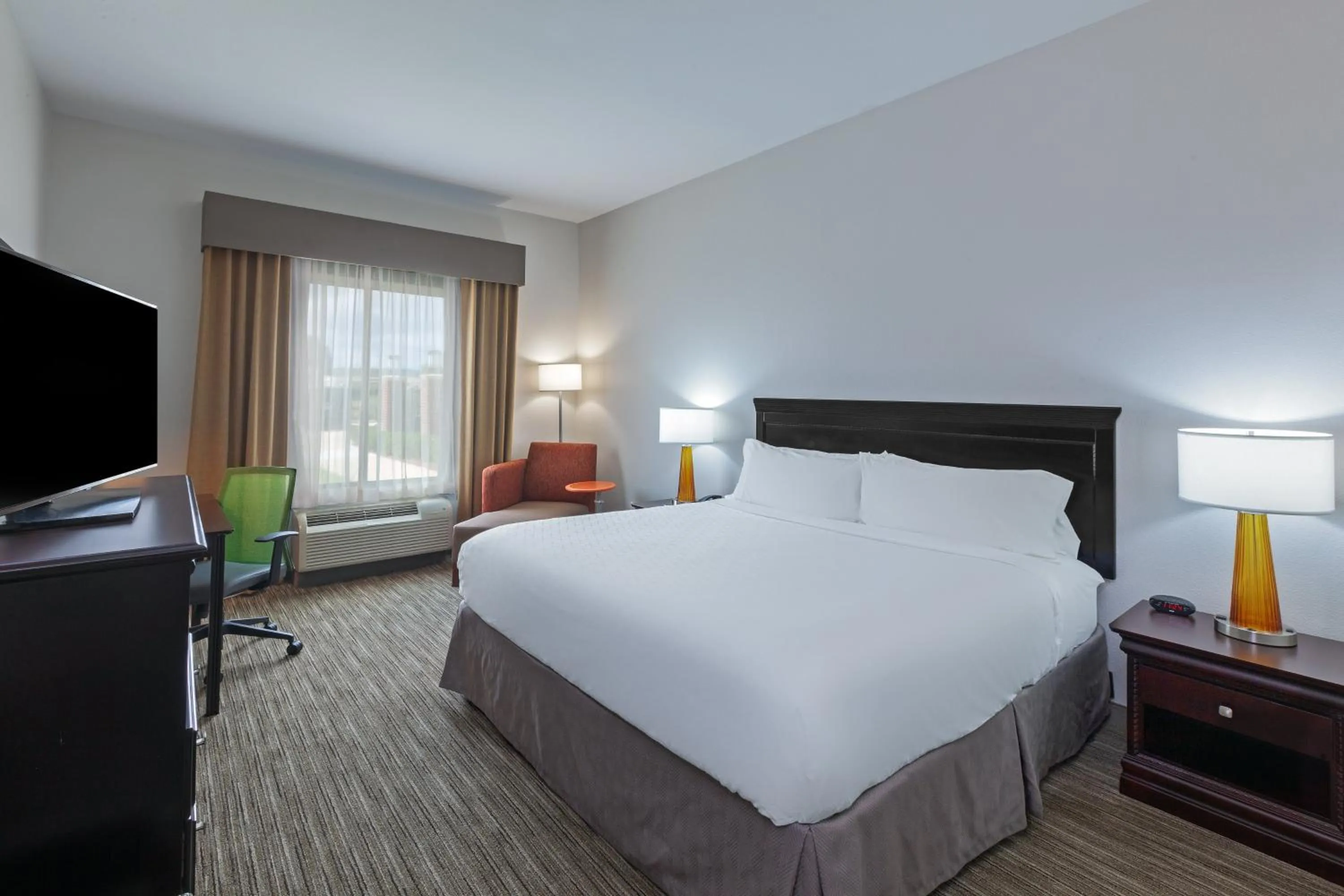 Photo of the whole room, Bed in Holiday Inn Express Hotel and Suites Shreveport South Park Plaza by IHG