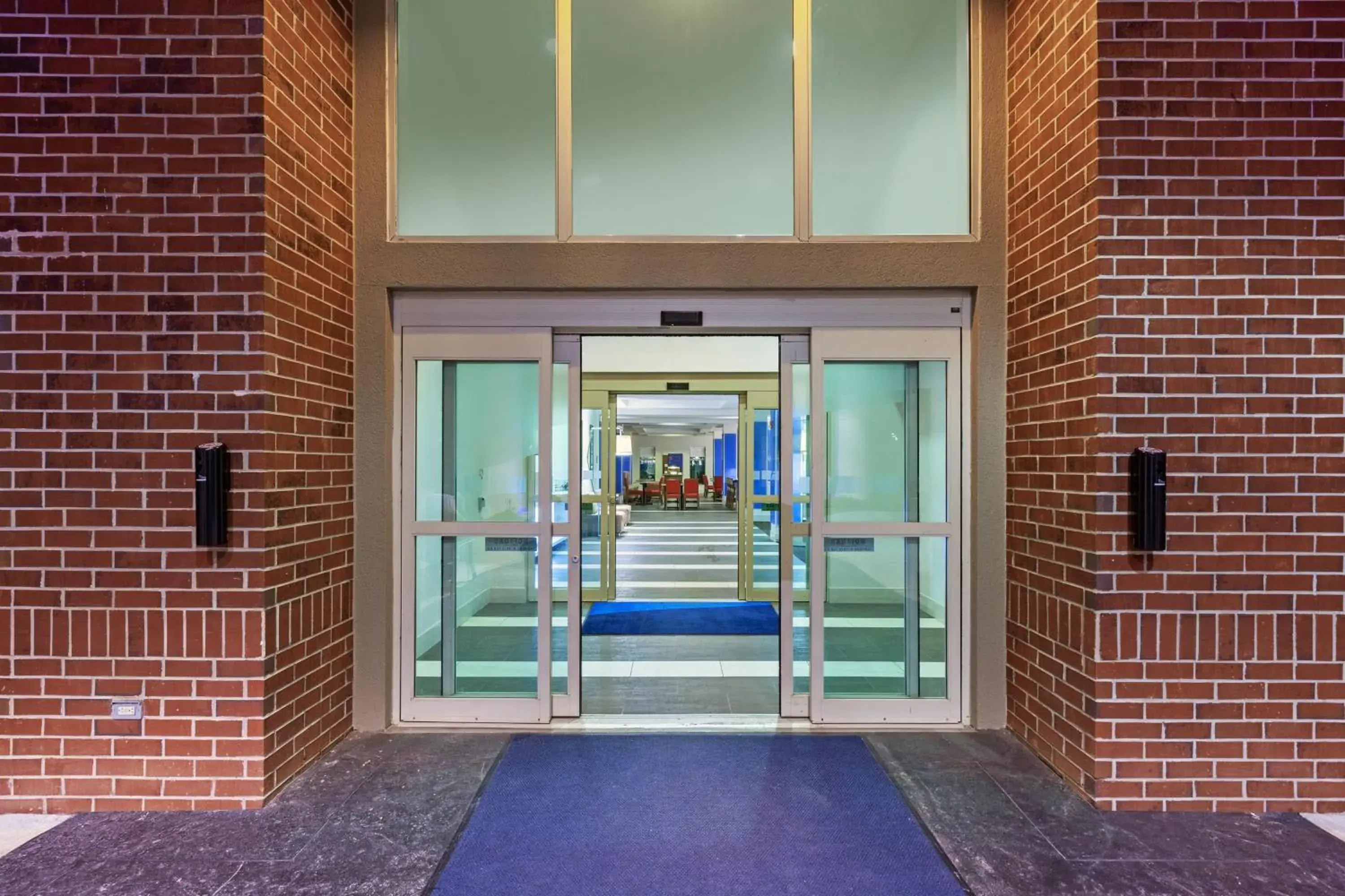 Property building in Holiday Inn Express Hotel and Suites Shreveport South Park Plaza by IHG Property building in Holiday Inn Express Hotel and Suites Shreveport South Park Plaza by IHG