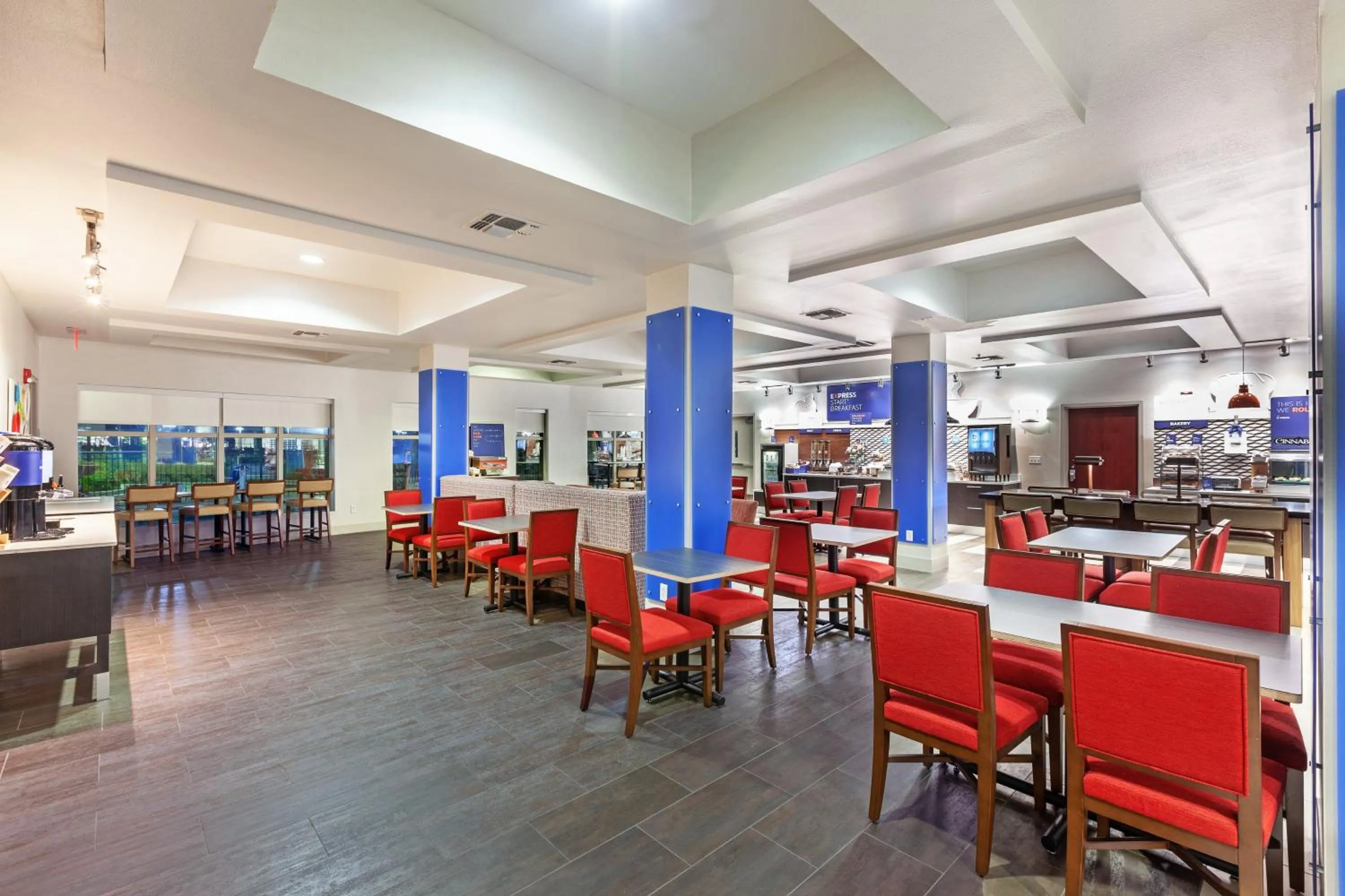 Breakfast in Holiday Inn Express Hotel and Suites Shreveport South Park Plaza by IHG