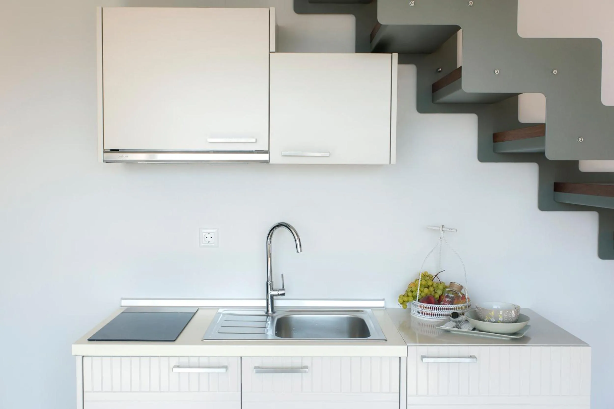 Coffee/tea facilities in Golden Bay Suites & Maisonettes