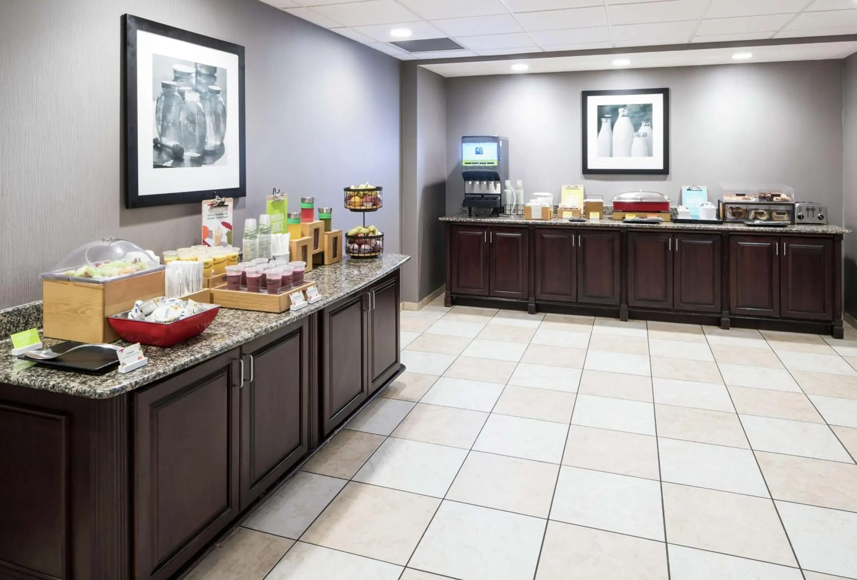 Breakfast in Hampton Inn & Suites Panama City Beach-Pier Park Area Breakfast in Hampton Inn & Suites Panama City Beach-Pier Park Area