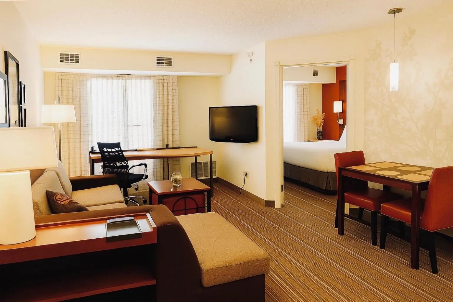TV and multimedia in MainStay Suites Appleton Airport - Fox River Mall Area