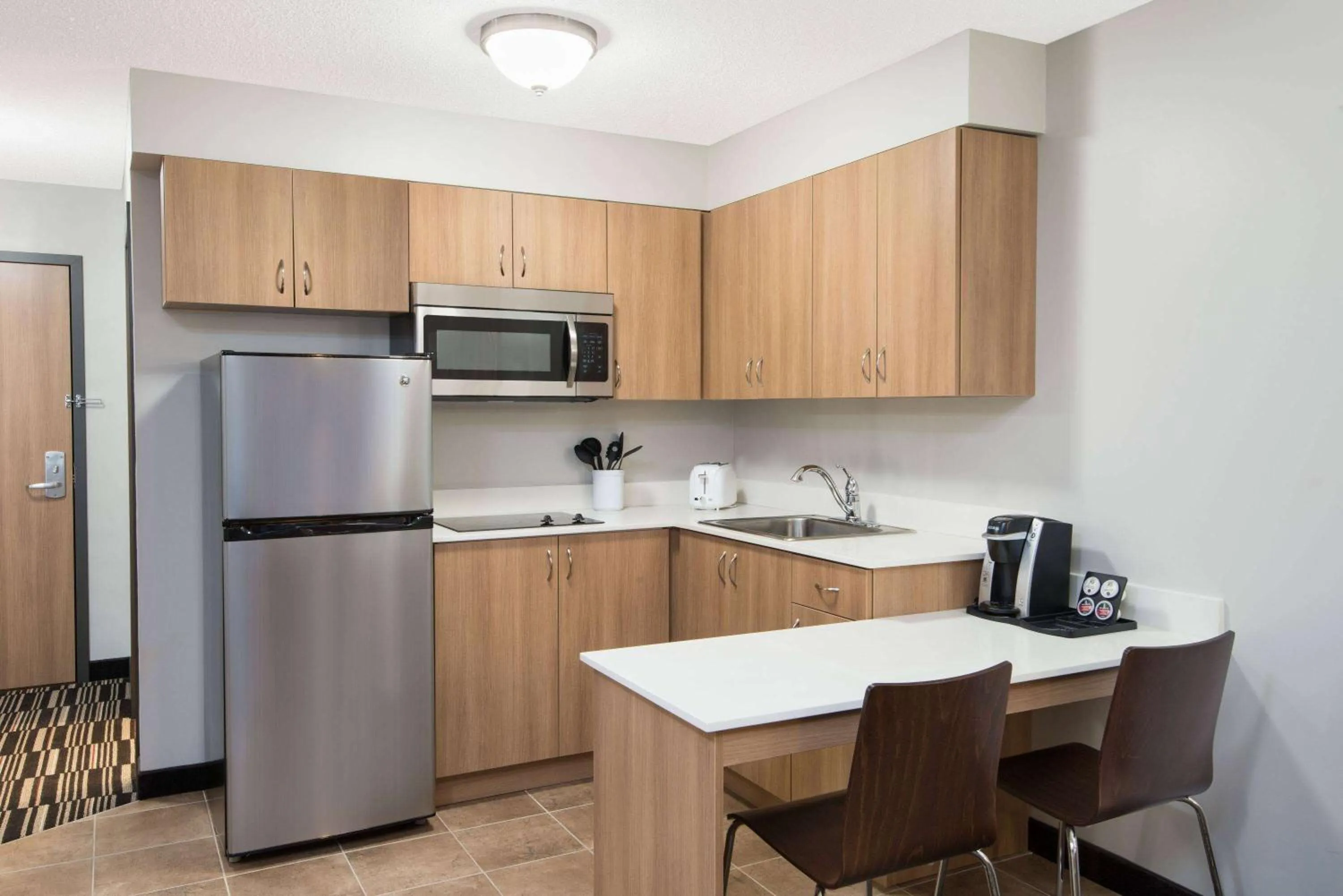 Kitchen or kitchenette in Microtel Inn & Suites by Wyndham Sudbury