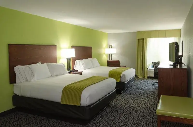Standard Room in Holiday Inn Express Hickory - Hickory Mart by IHG Standard Room in Holiday Inn Express Hickory - Hickory Mart by IHG