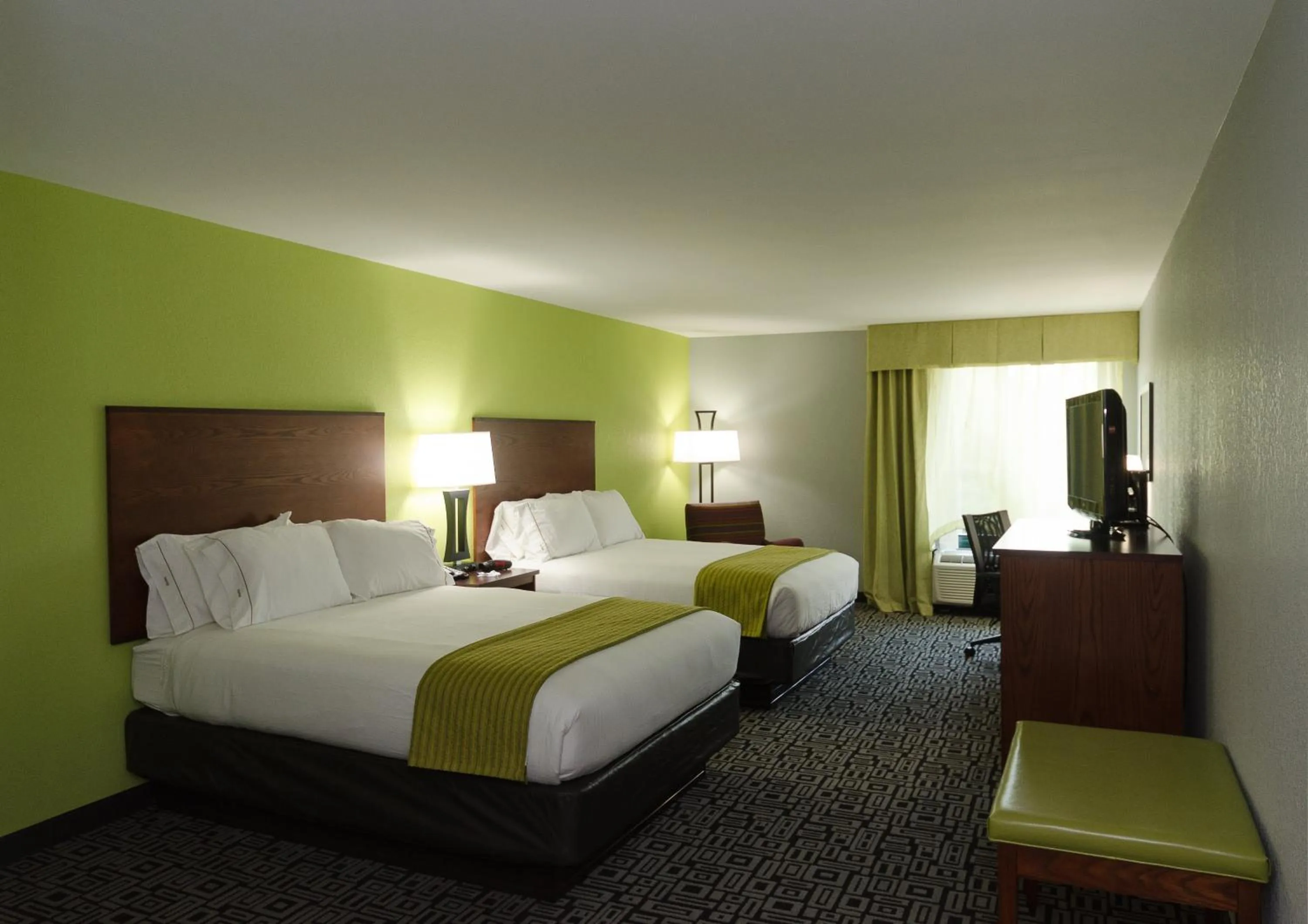 Photo of the whole room, Bed in Holiday Inn Express Hickory - Hickory Mart by IHG