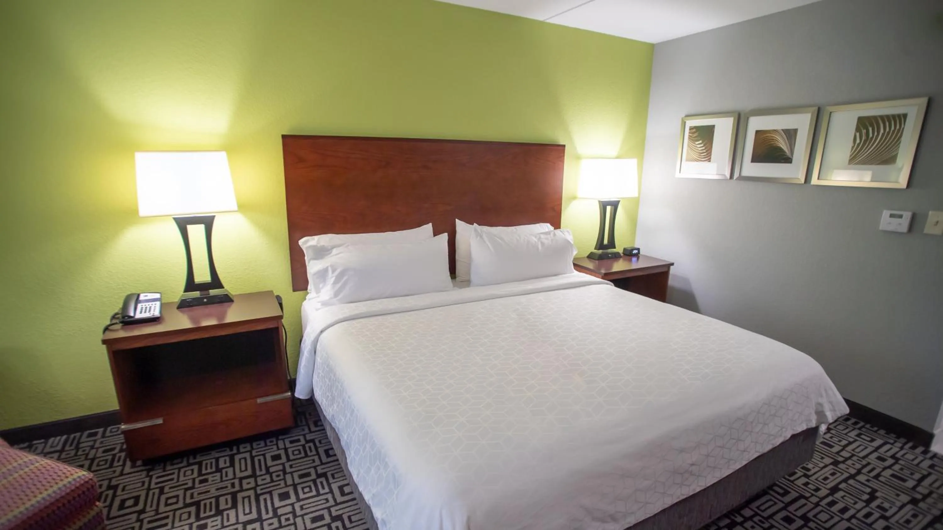 Photo of the whole room, Bed in Holiday Inn Express Hickory - Hickory Mart by IHG