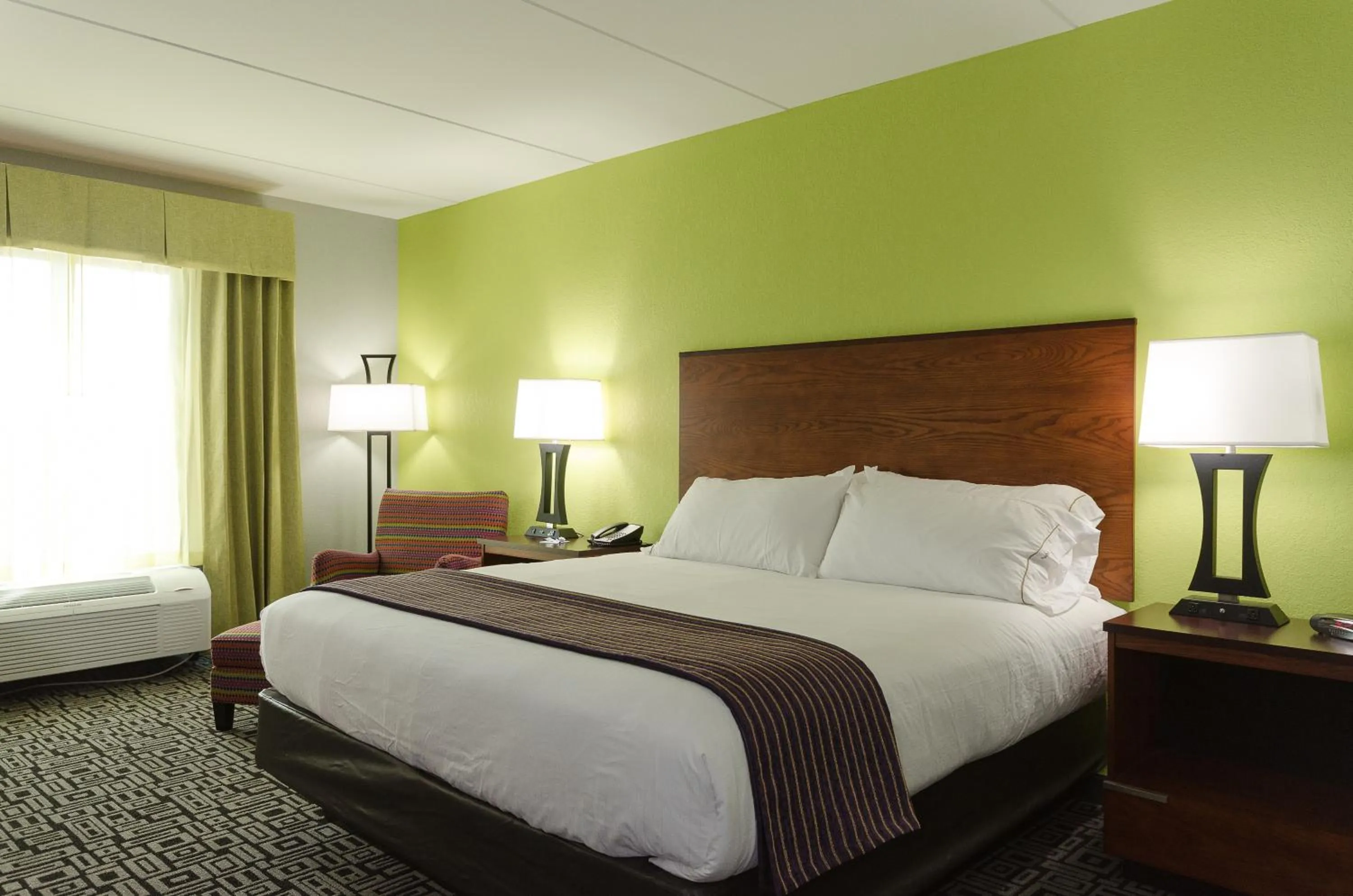 Bed in Holiday Inn Express Hickory - Hickory Mart by IHG