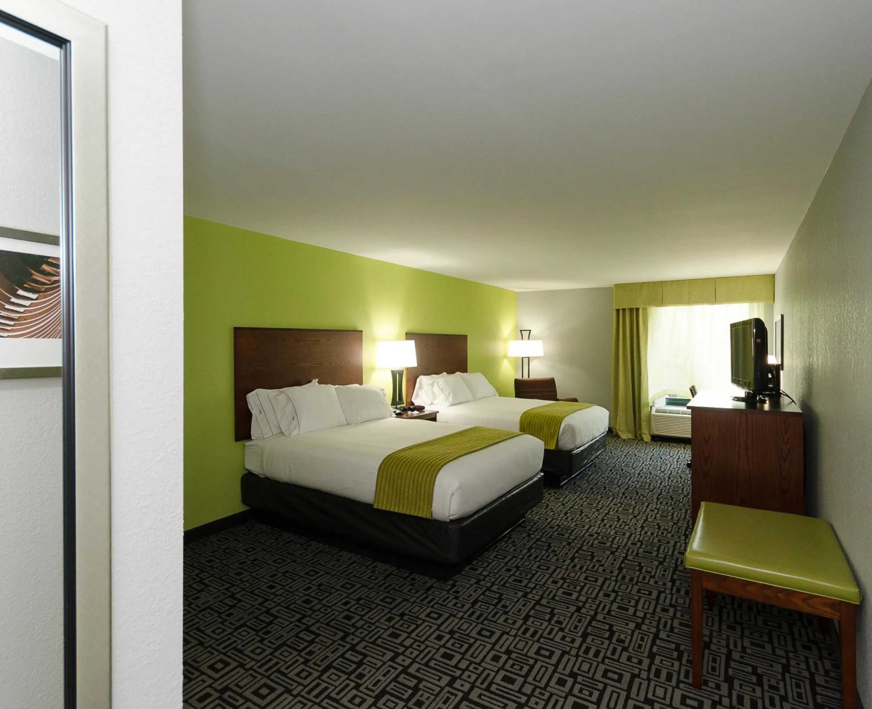 Photo of the whole room, Bed in Holiday Inn Express Hickory - Hickory Mart by IHG