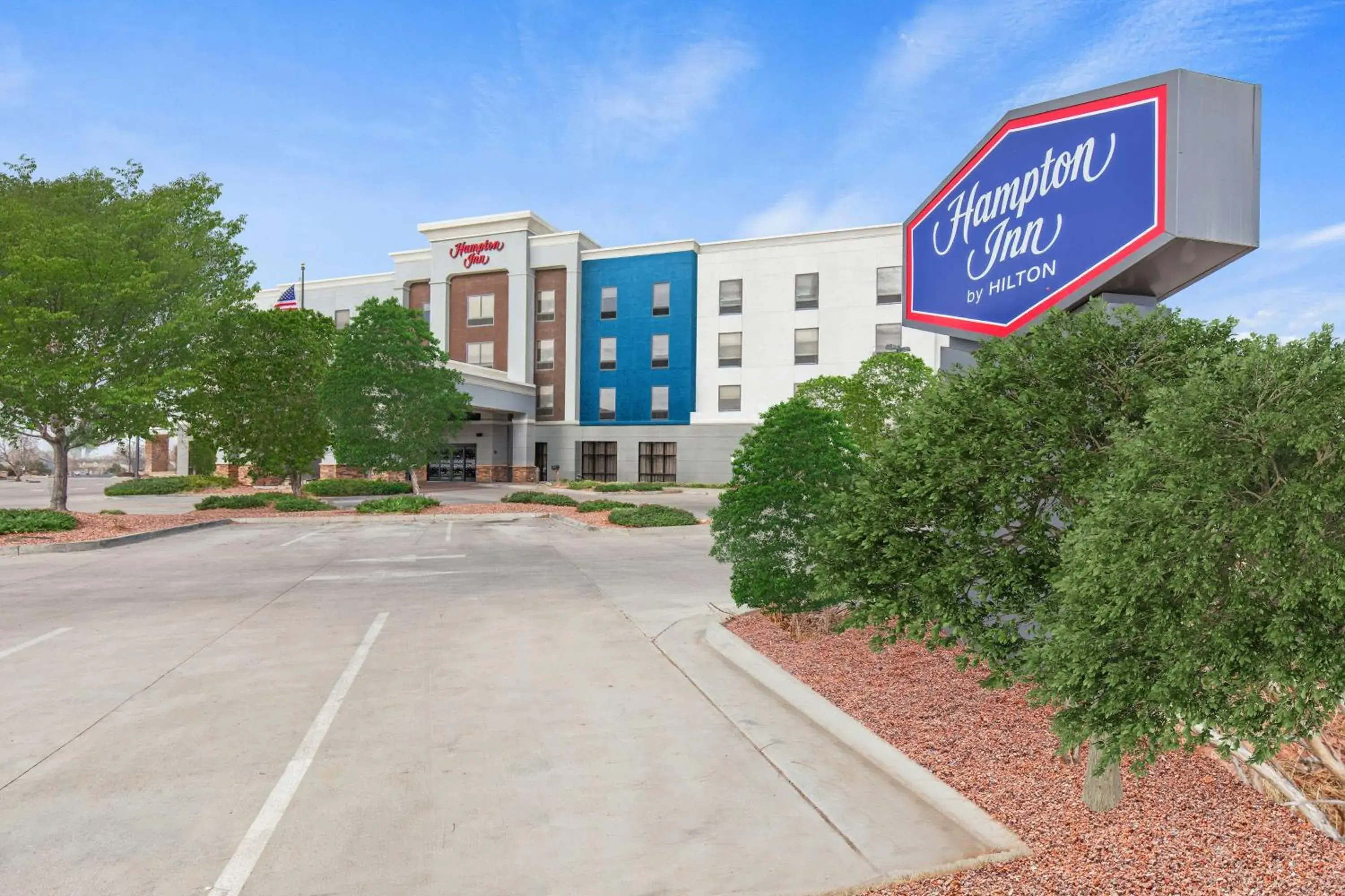 Property building in Hampton Inn Denver Northeast-Brighton Property building in Hampton Inn Denver Northeast-Brighton