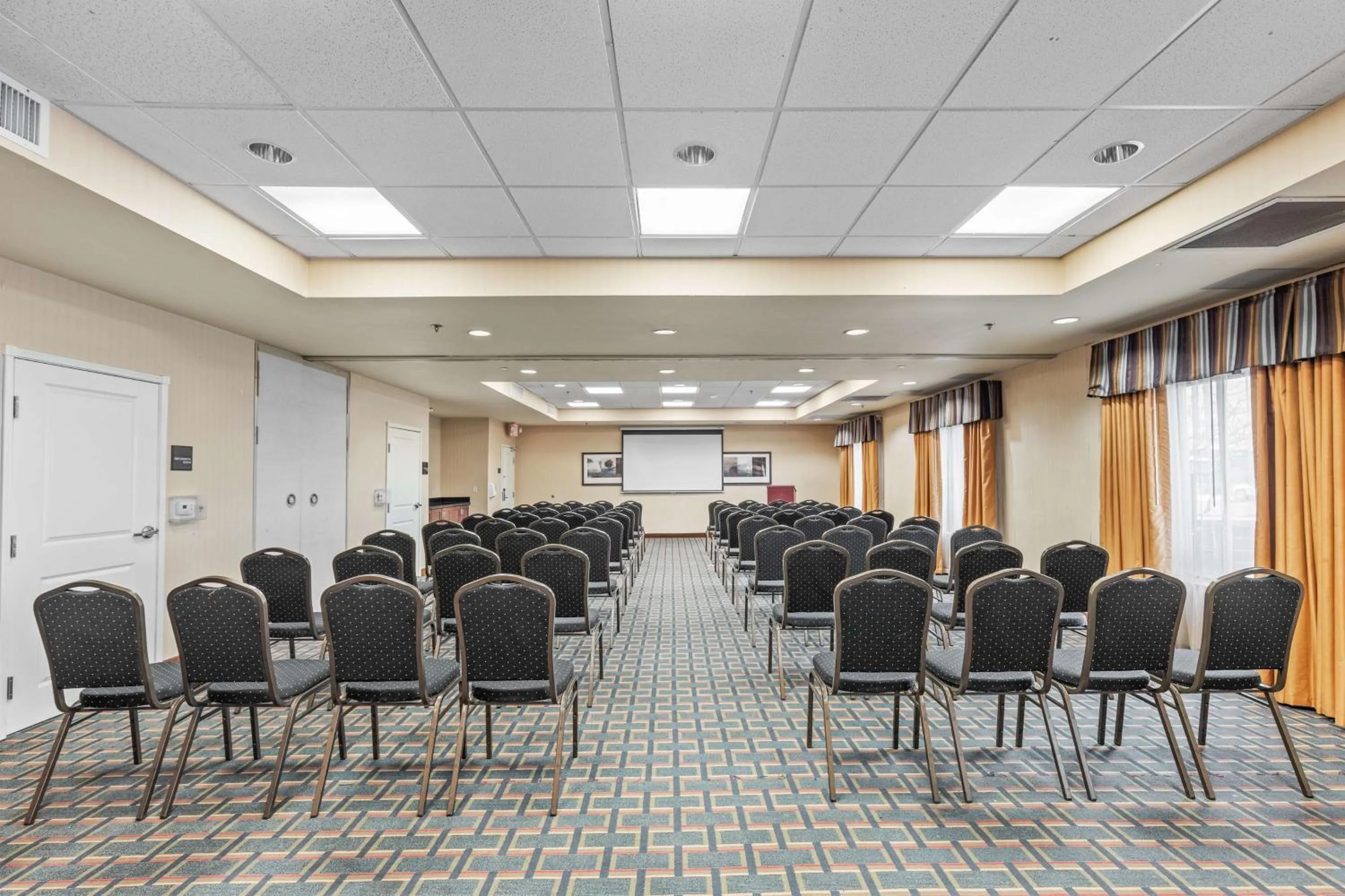 Meeting/conference room in Hampton Inn Denver Northeast-Brighton
