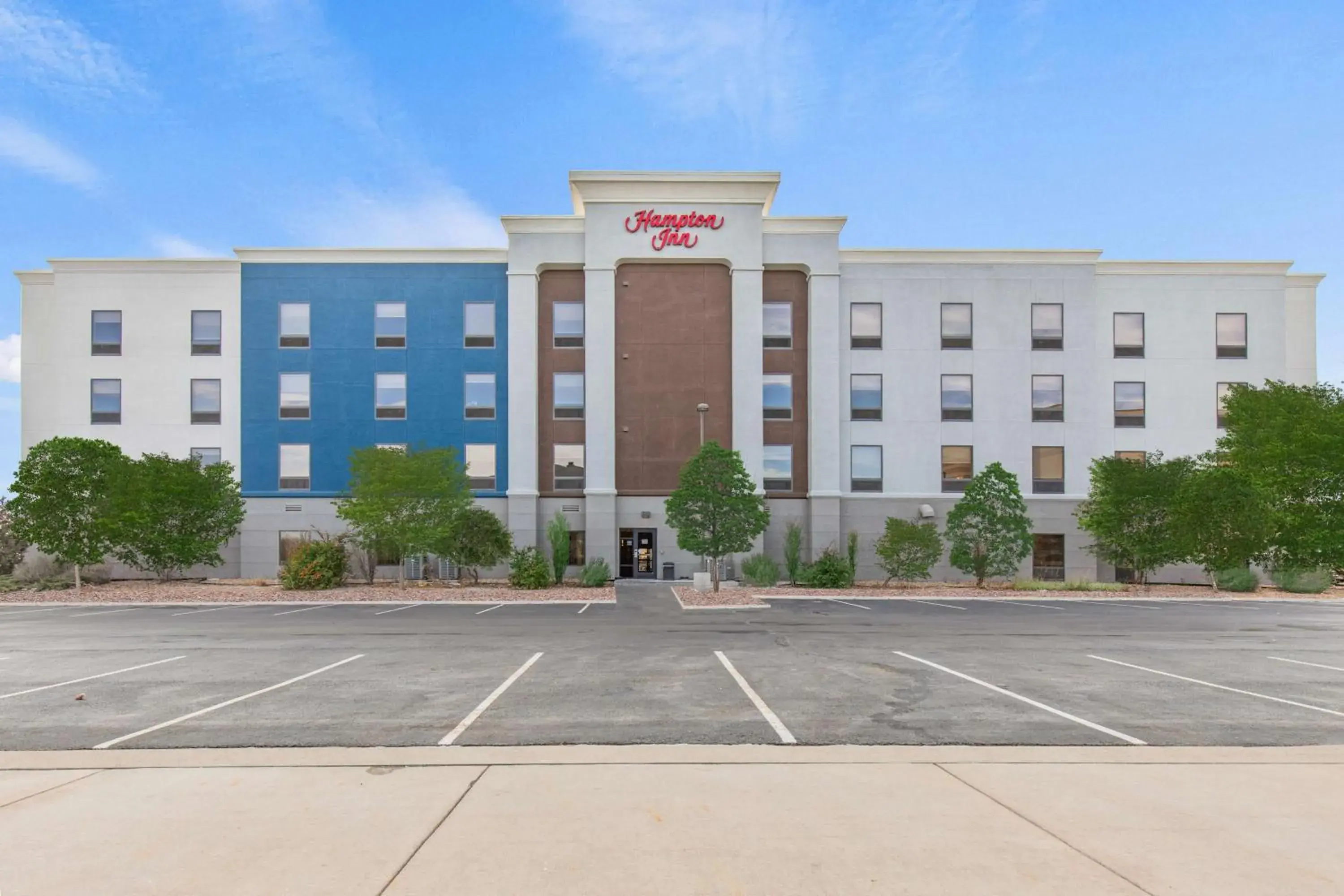 Property building in Hampton Inn Denver Northeast-Brighton Property building in Hampton Inn Denver Northeast-Brighton