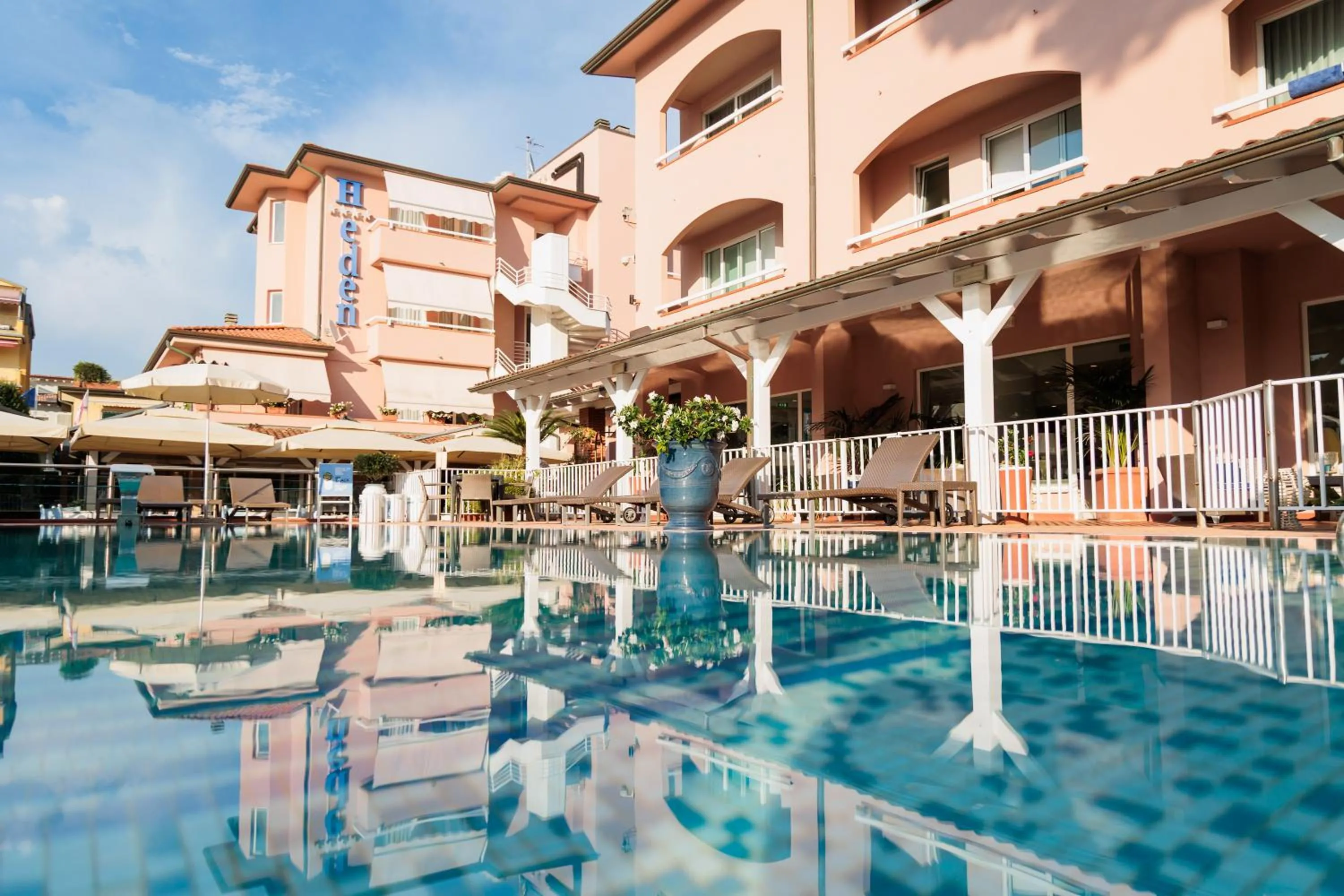 Swimming pool in Hotel Eden