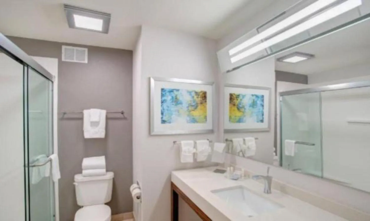 Bathroom in Courtyard by Marriott Columbia Northeast/Fort Jackson Area