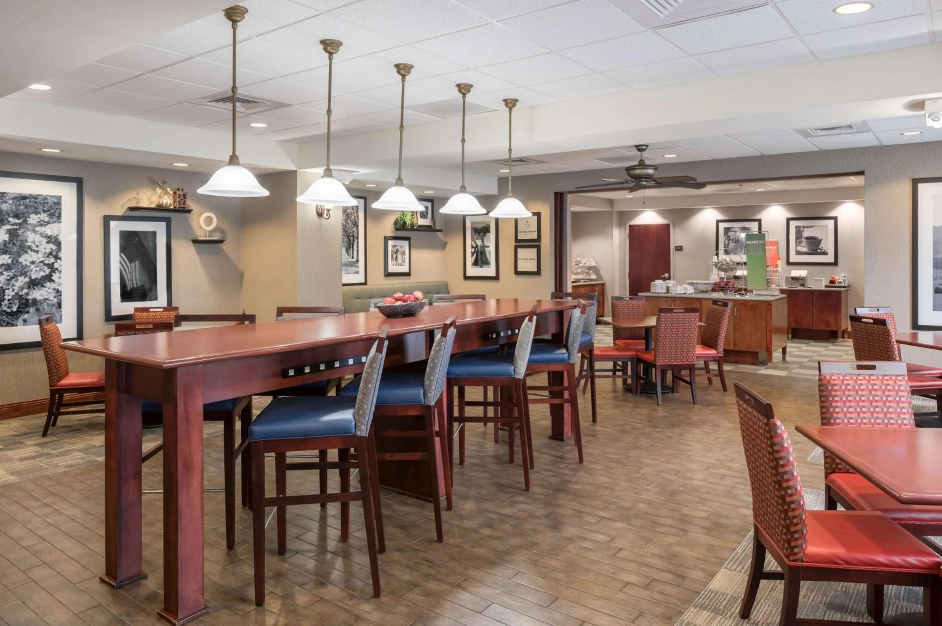 Dining area in Hampton Inn Branson - Branson Hills