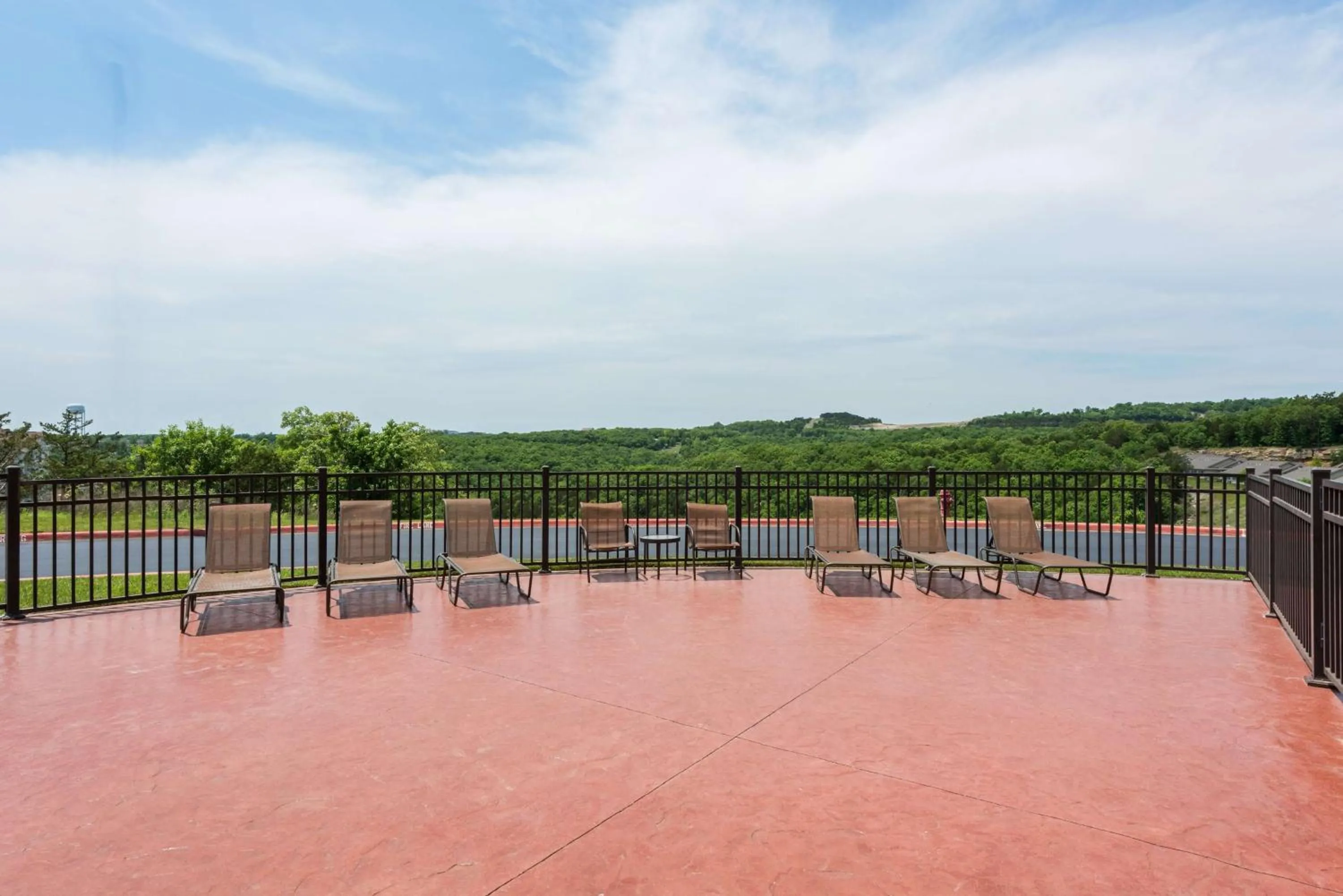 Patio in Hampton Inn Branson - Branson Hills