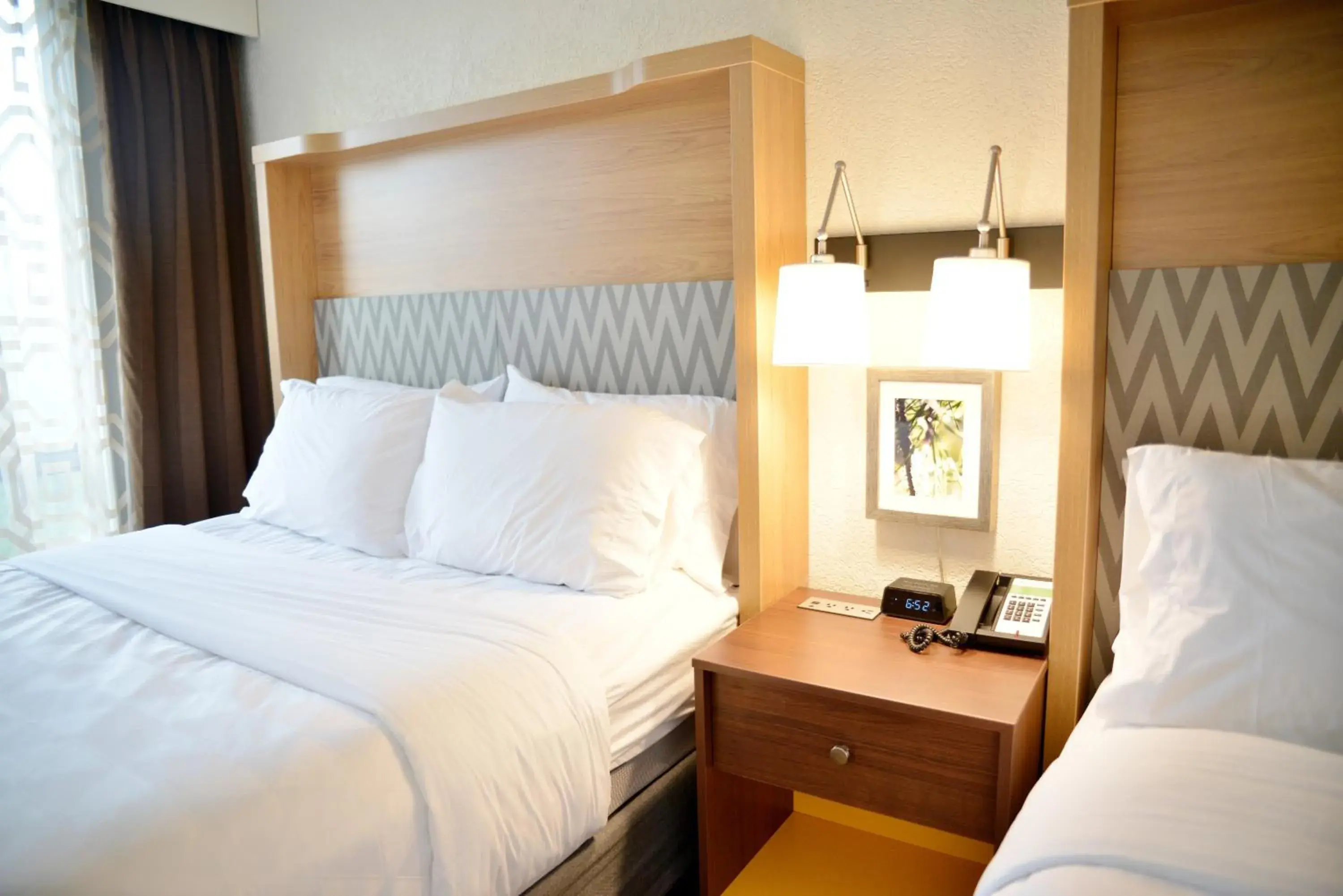 Twin Room with Mobility Accessible Tub in Holiday Inn Portland- I-5 S Wilsonville by IHG Twin Room with Mobility Accessible Tub in Holiday Inn Portland- I-5 S Wilsonville by IHG