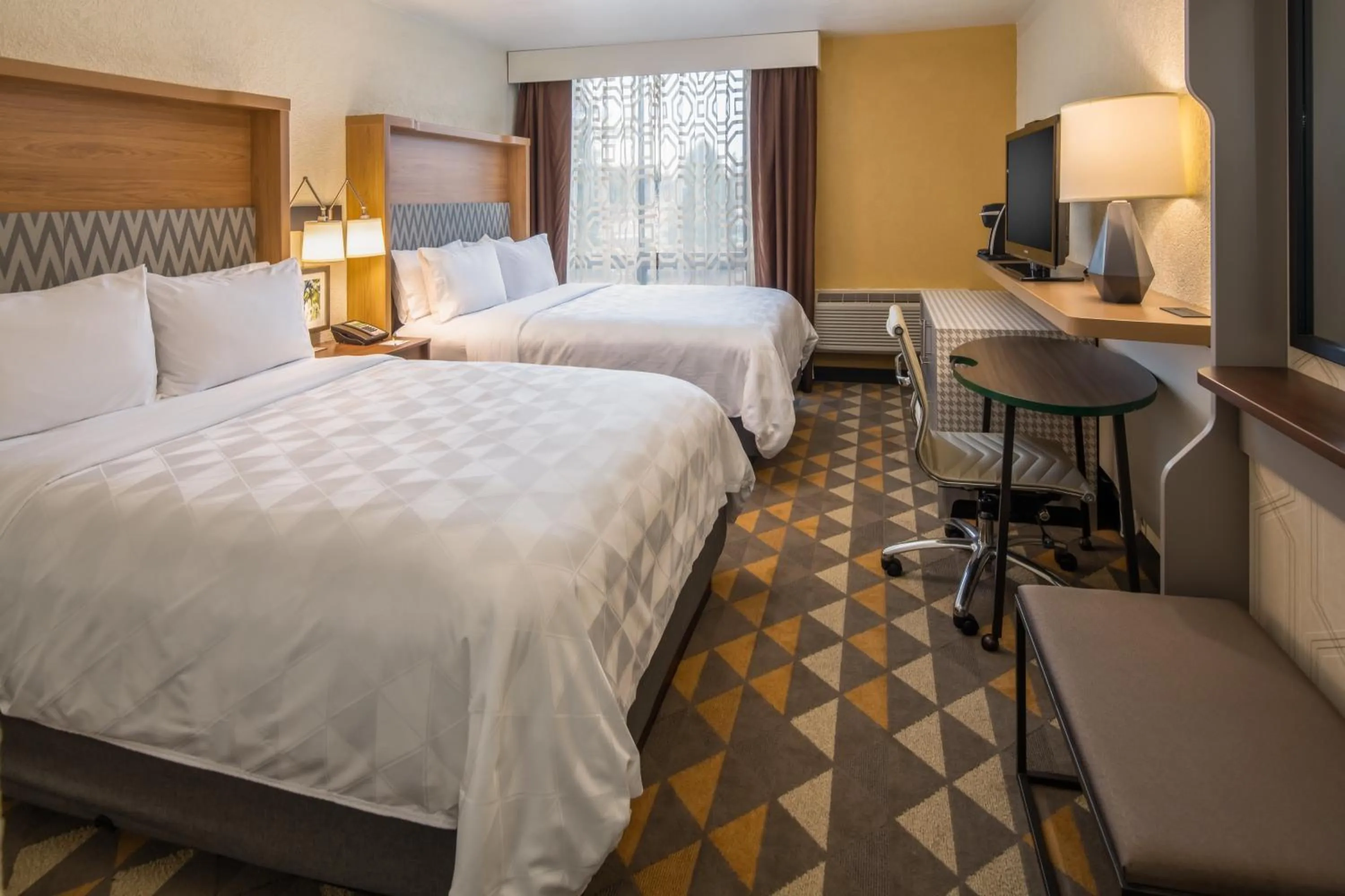 Photo of the whole room, Bed in Holiday Inn Portland- I-5 S Wilsonville by IHG