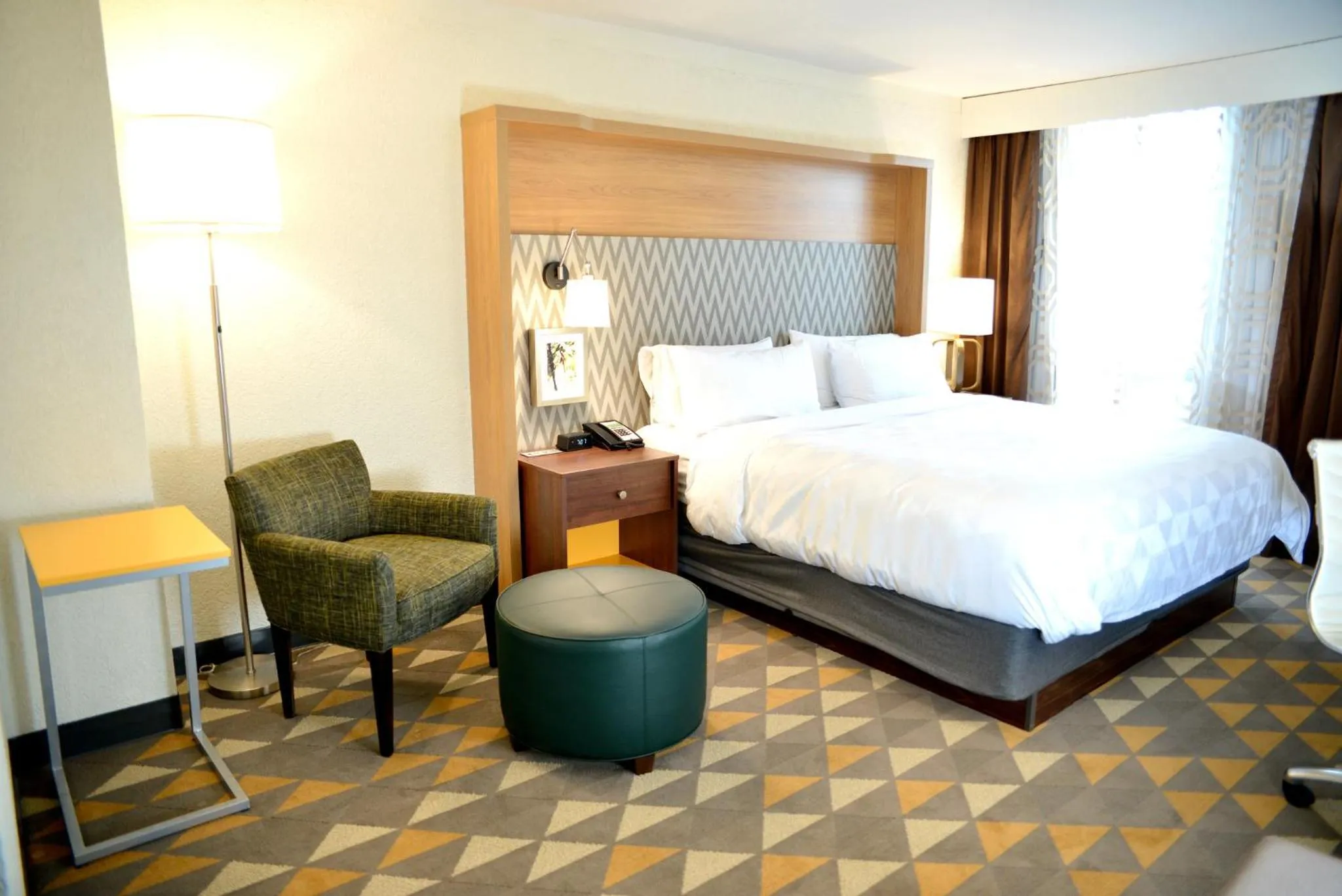 Photo of the whole room, Bed in Holiday Inn Portland- I-5 S Wilsonville by IHG