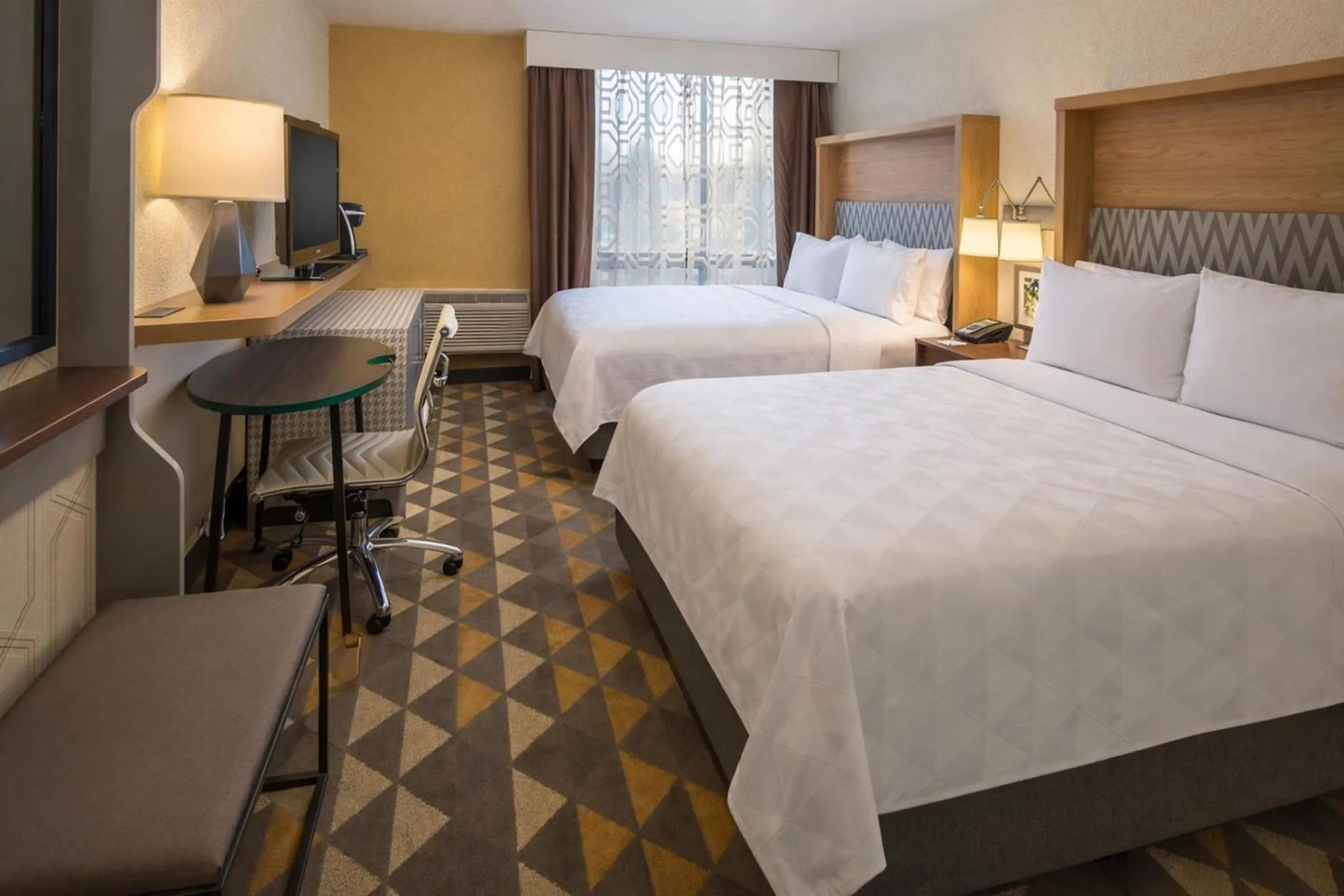 Photo of the whole room, Bed in Holiday Inn Portland- I-5 S Wilsonville by IHG