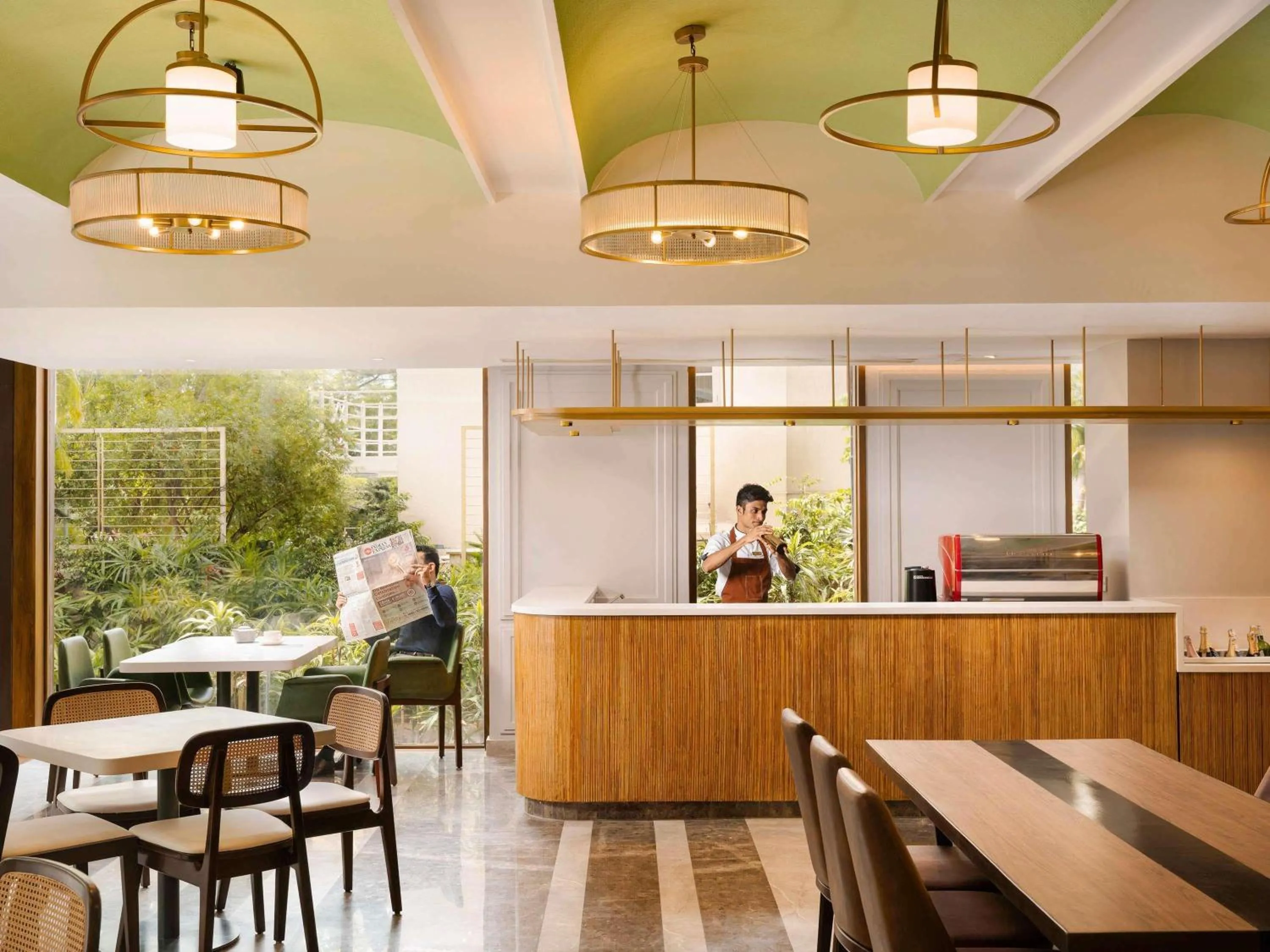 Lounge or bar in Grand Mercure Bangalore - An Accor Brand