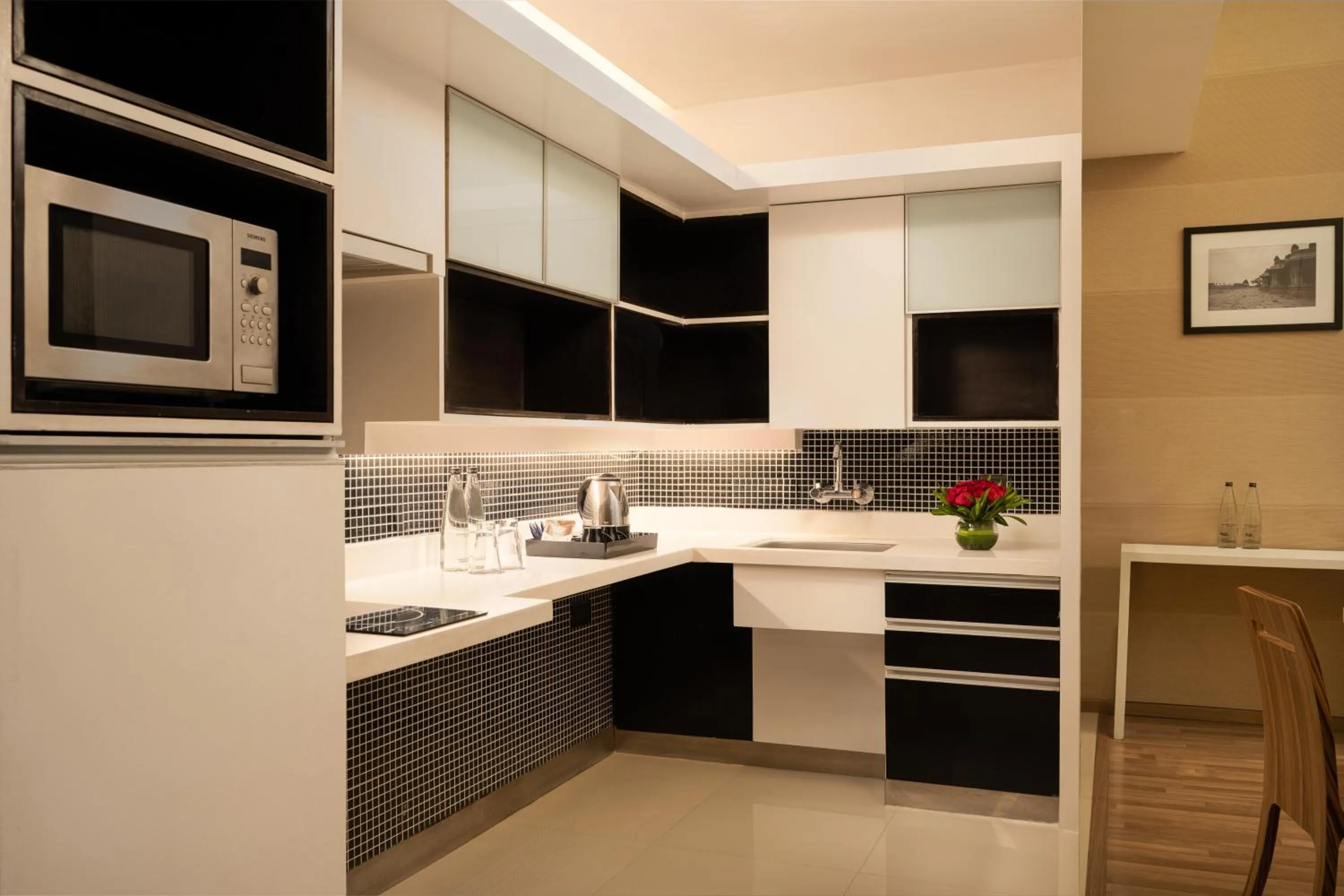 Kitchen or kitchenette in Grand Mercure Bangalore - An Accor Brand