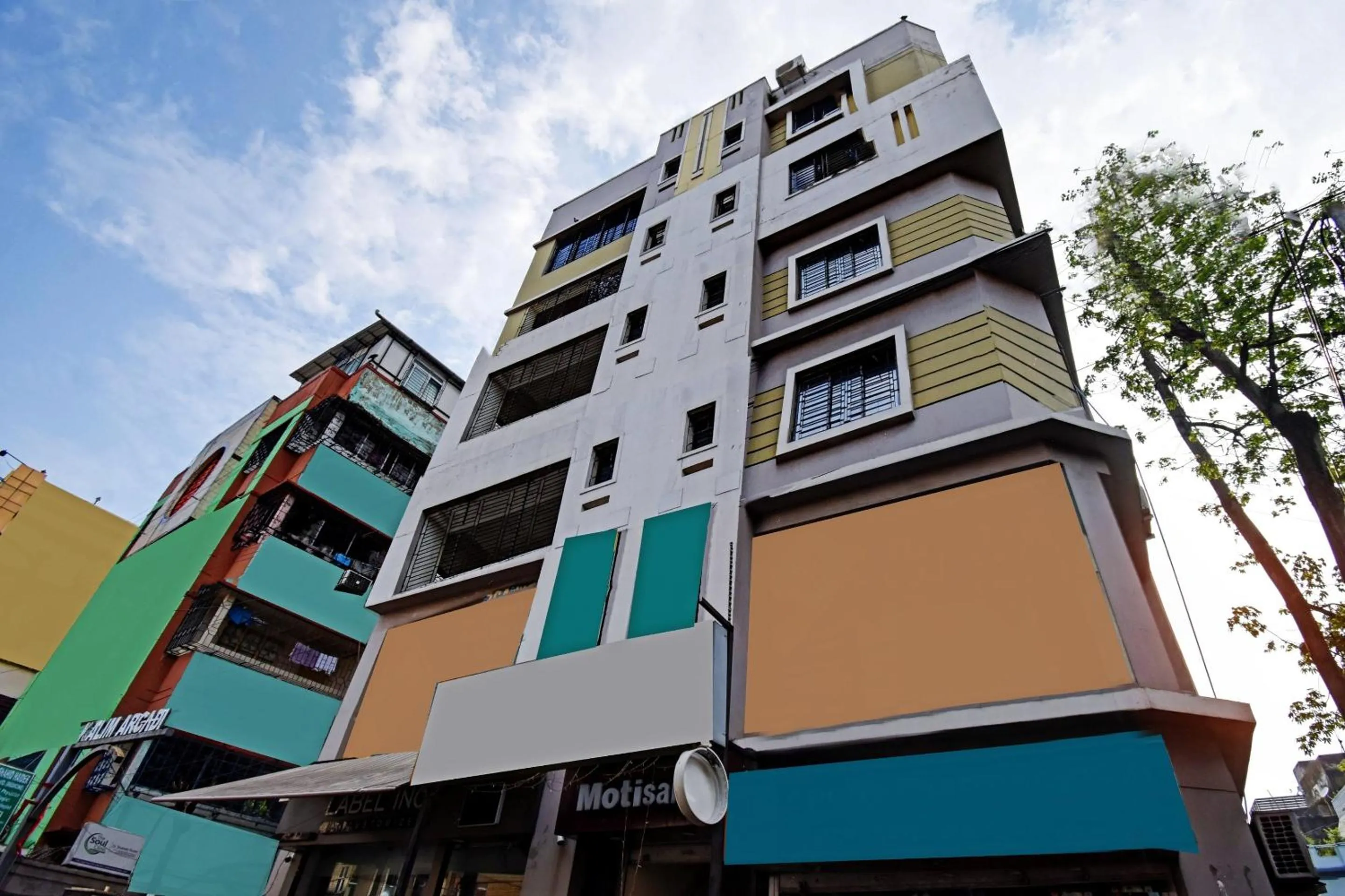 Facade/entrance in Collection O Motisarai