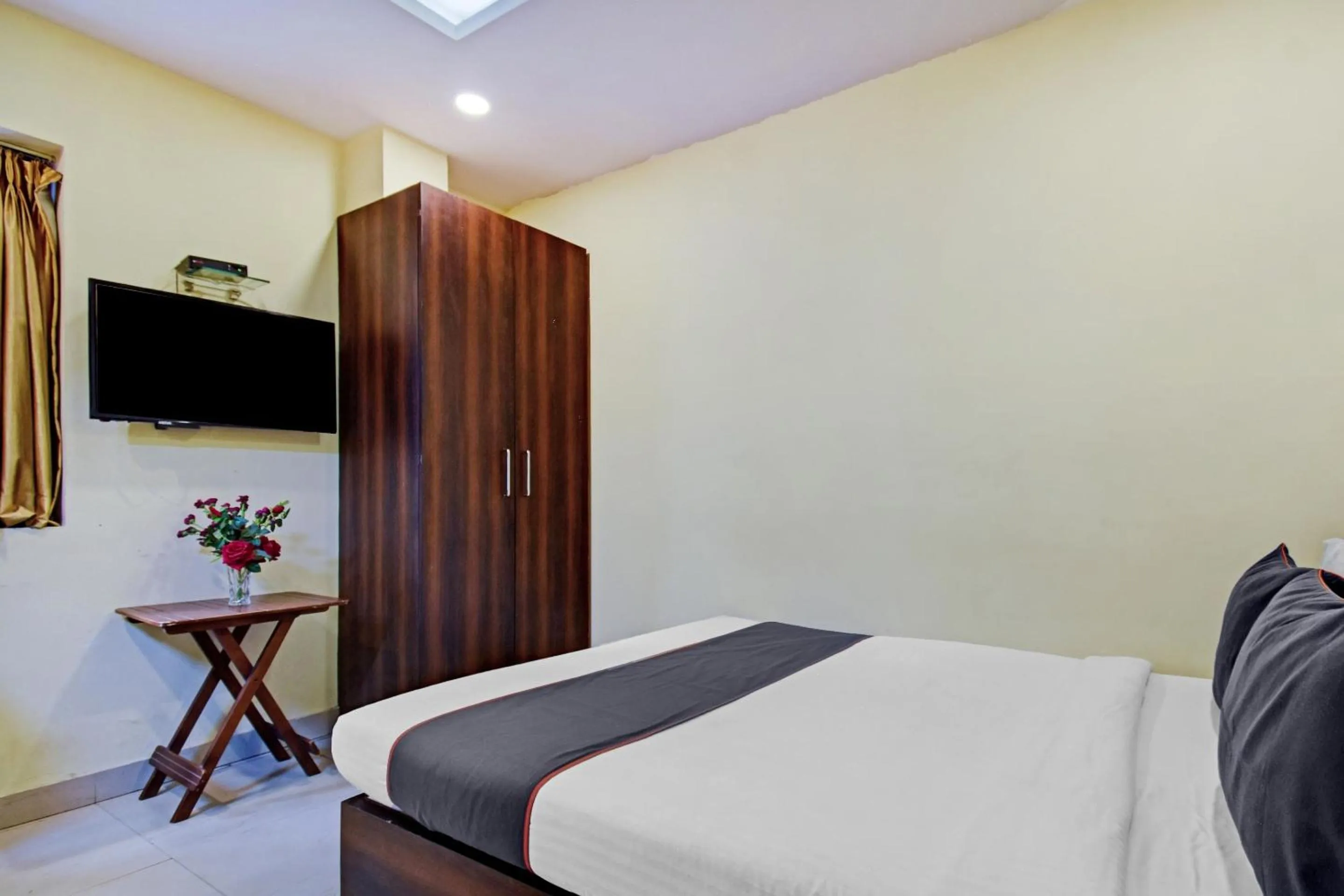 Bedroom, Bed in Collection O Motisarai