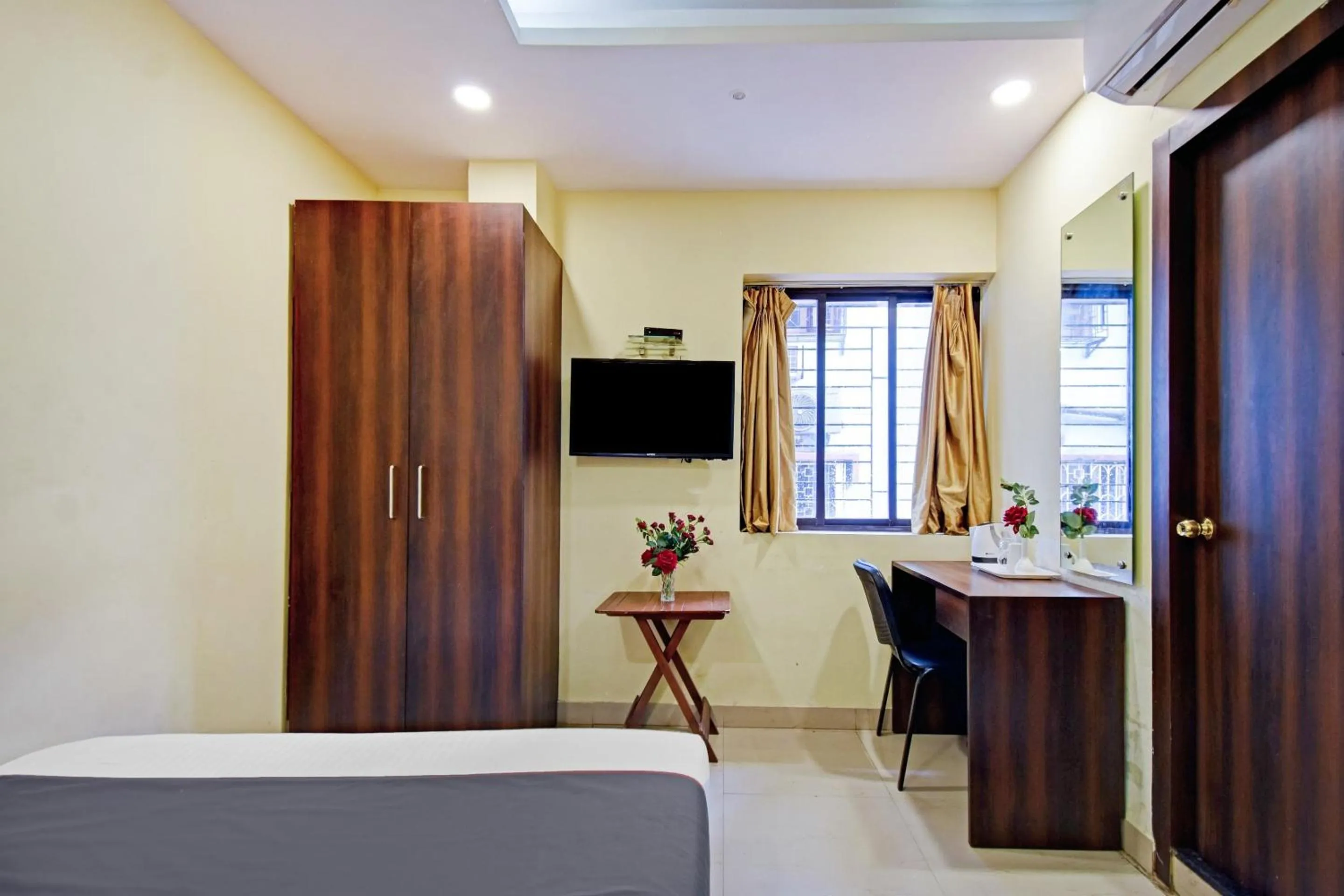 Bedroom, Bed in Collection O Motisarai