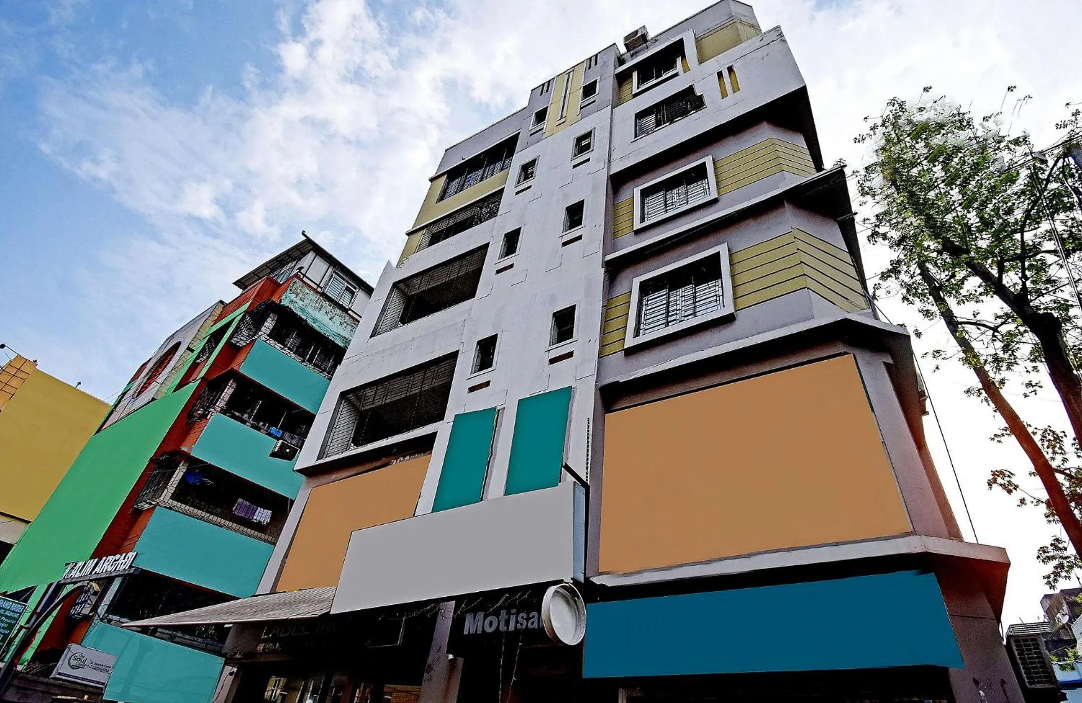 Facade/entrance in Collection O Motisarai