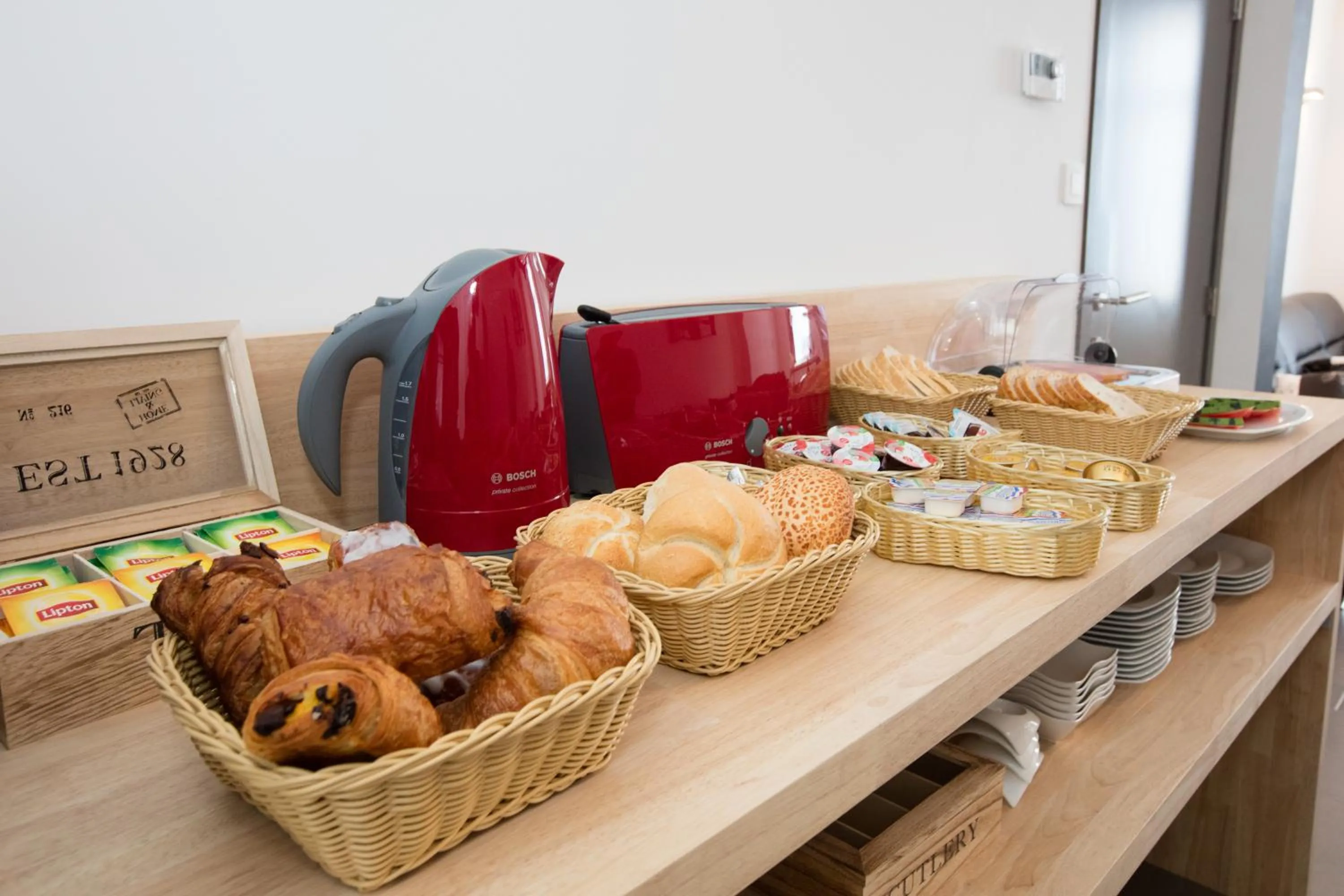 Continental breakfast in Elysian