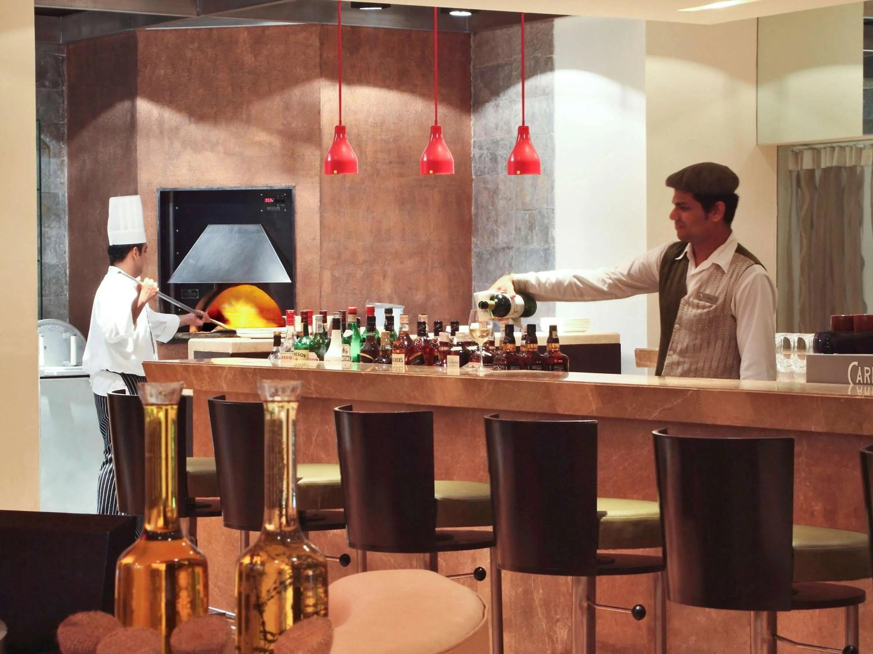 Restaurant/places to eat in Novotel Mumbai Juhu Beach