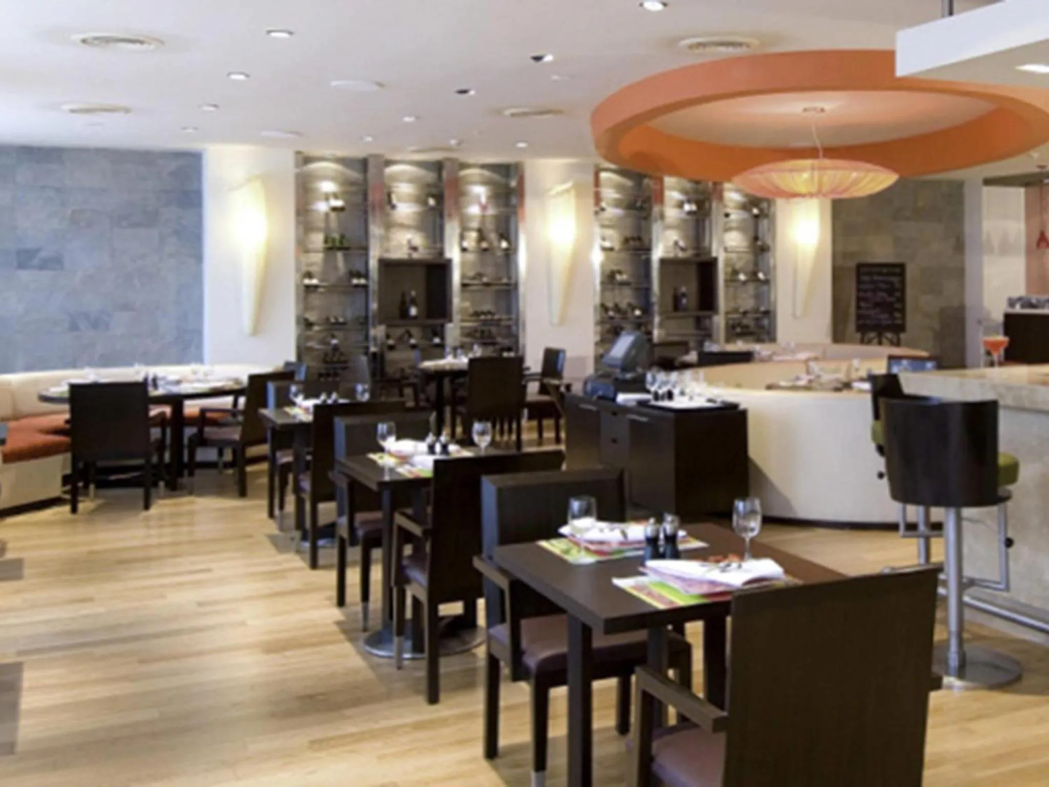 Restaurant/places to eat in Novotel Mumbai Juhu Beach