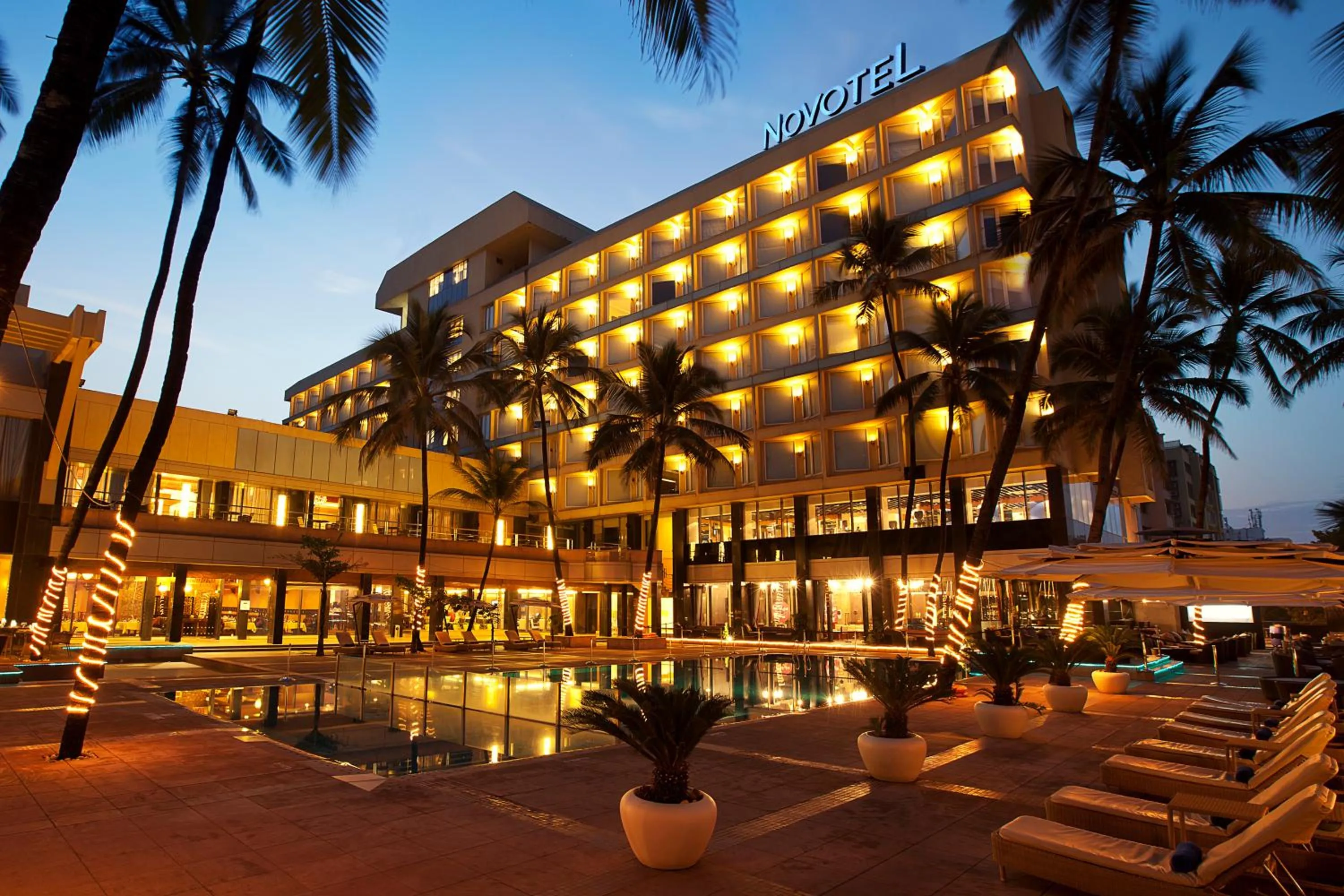 Facade/entrance in Novotel Mumbai Juhu Beach
