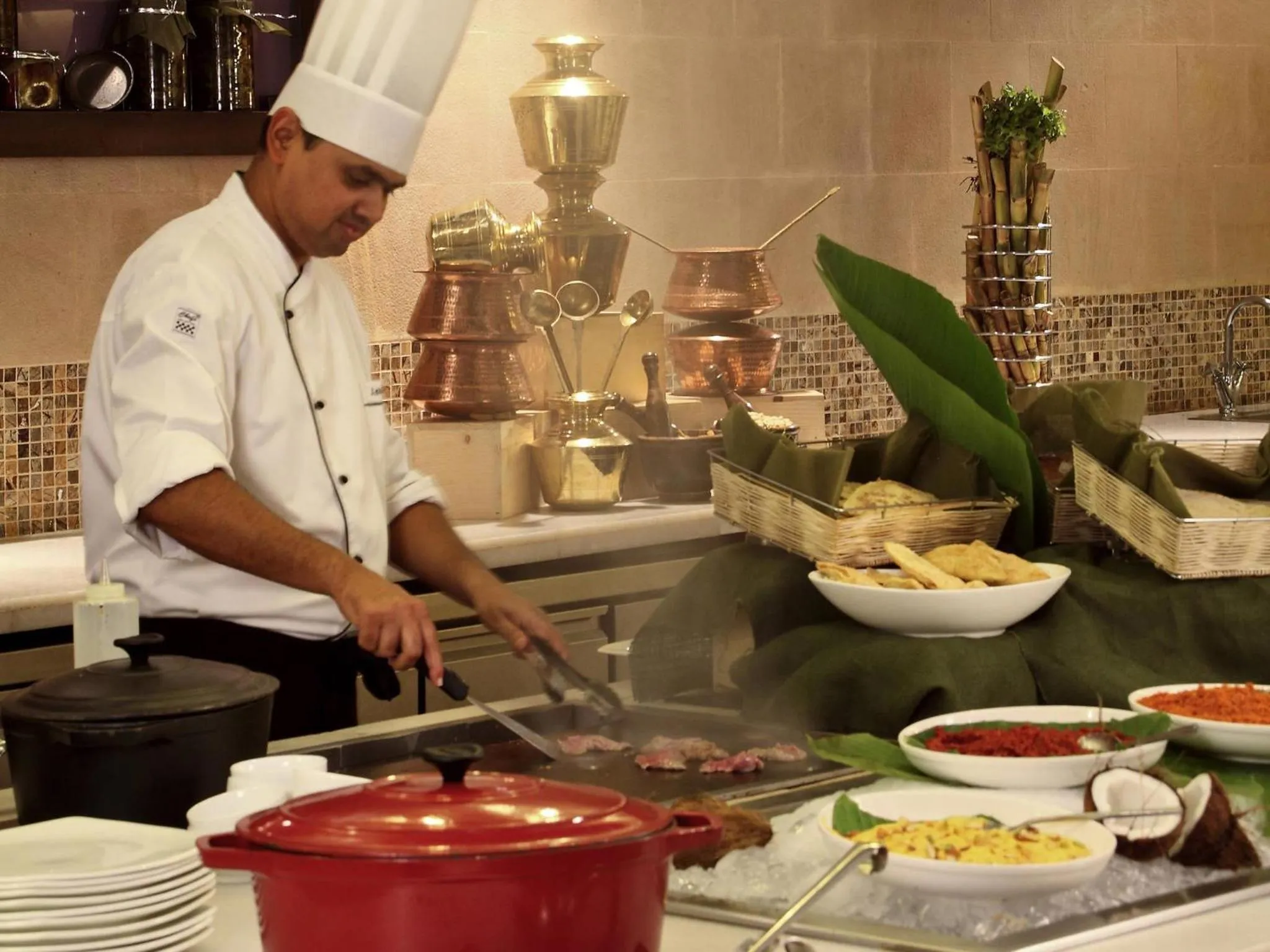 Restaurant/places to eat in Novotel Mumbai Juhu Beach