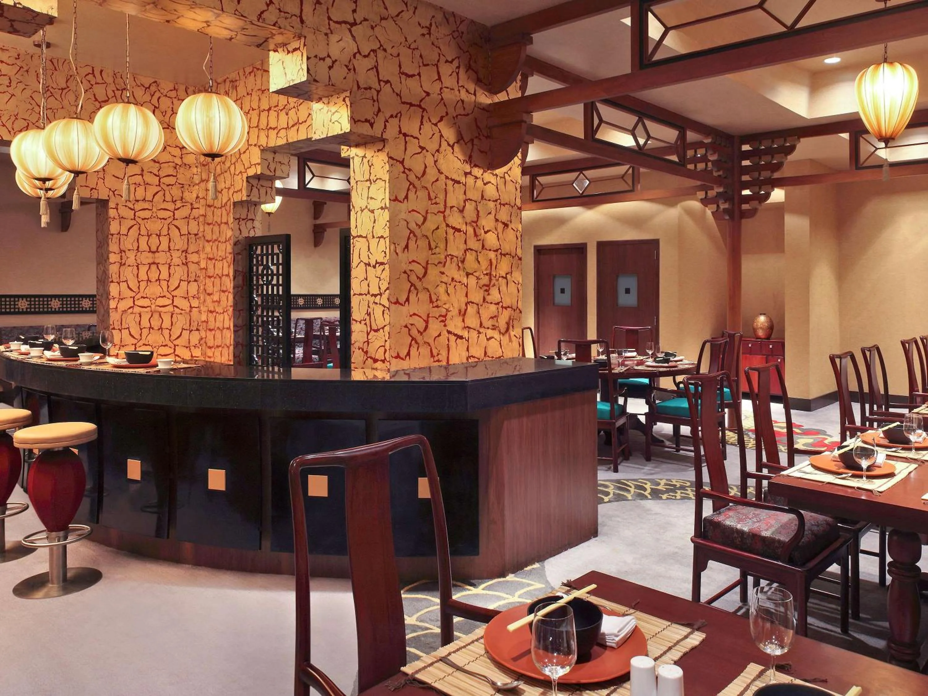 Restaurant/places to eat in Novotel Mumbai Juhu Beach