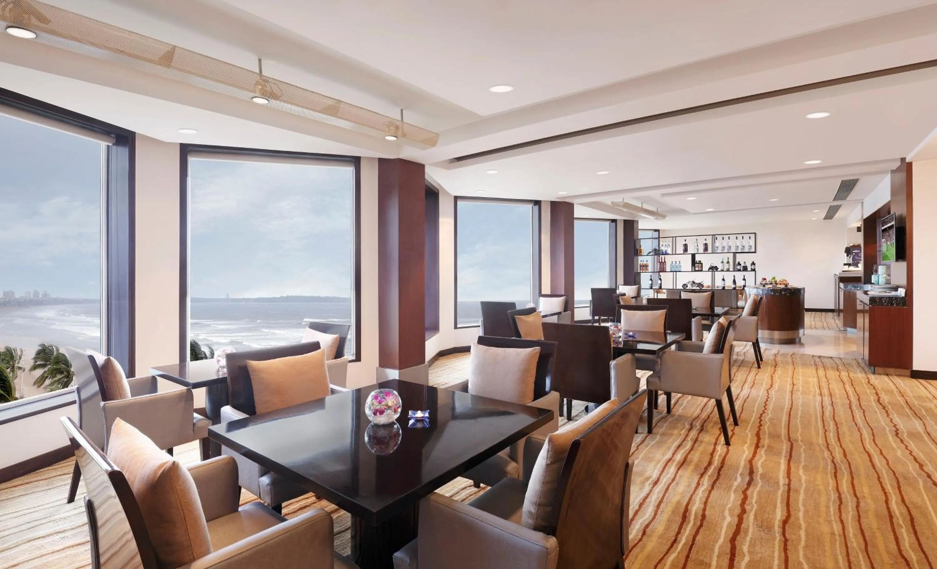Restaurant/places to eat in Novotel Mumbai Juhu Beach