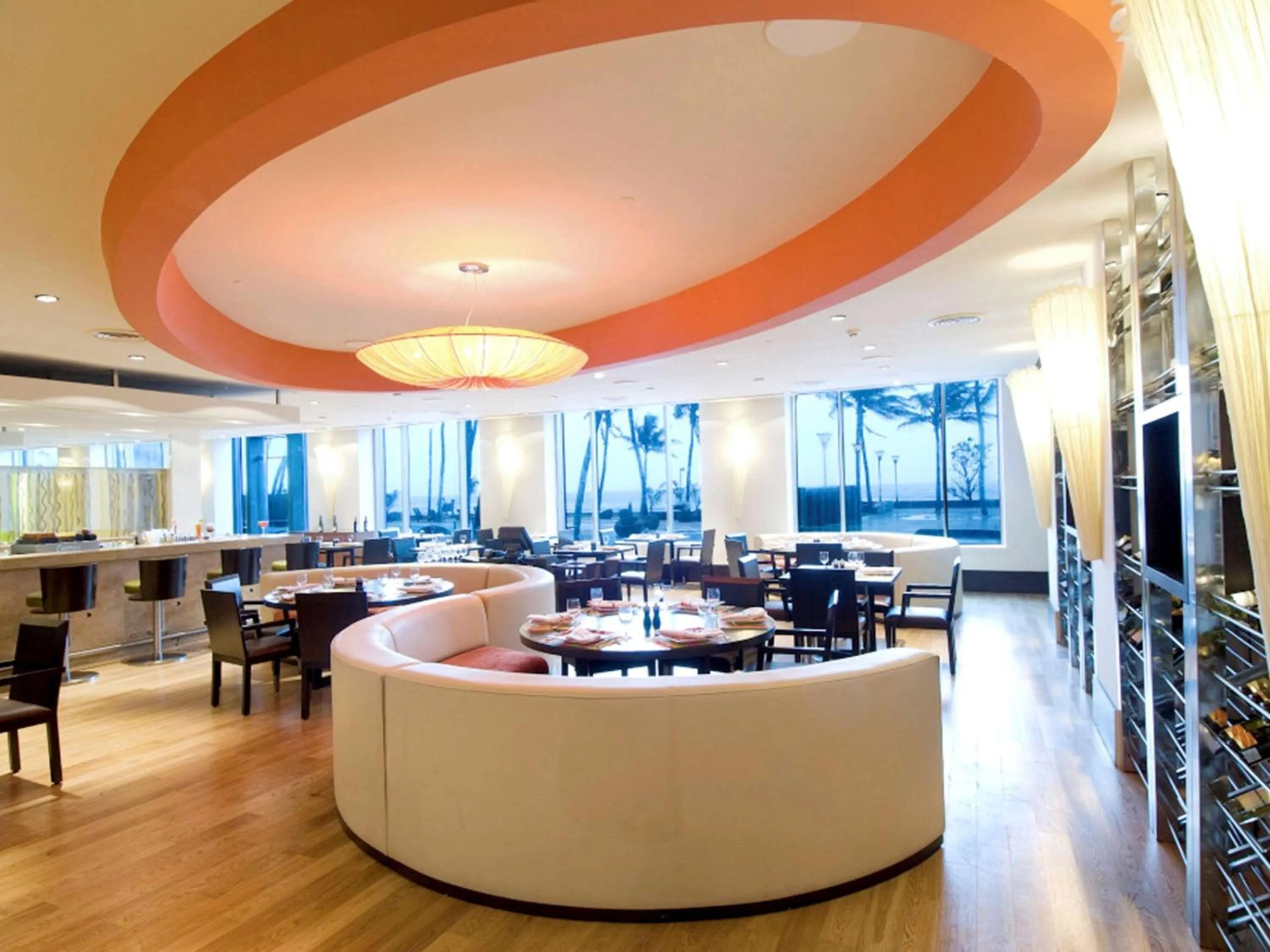 Restaurant/places to eat in Novotel Mumbai Juhu Beach