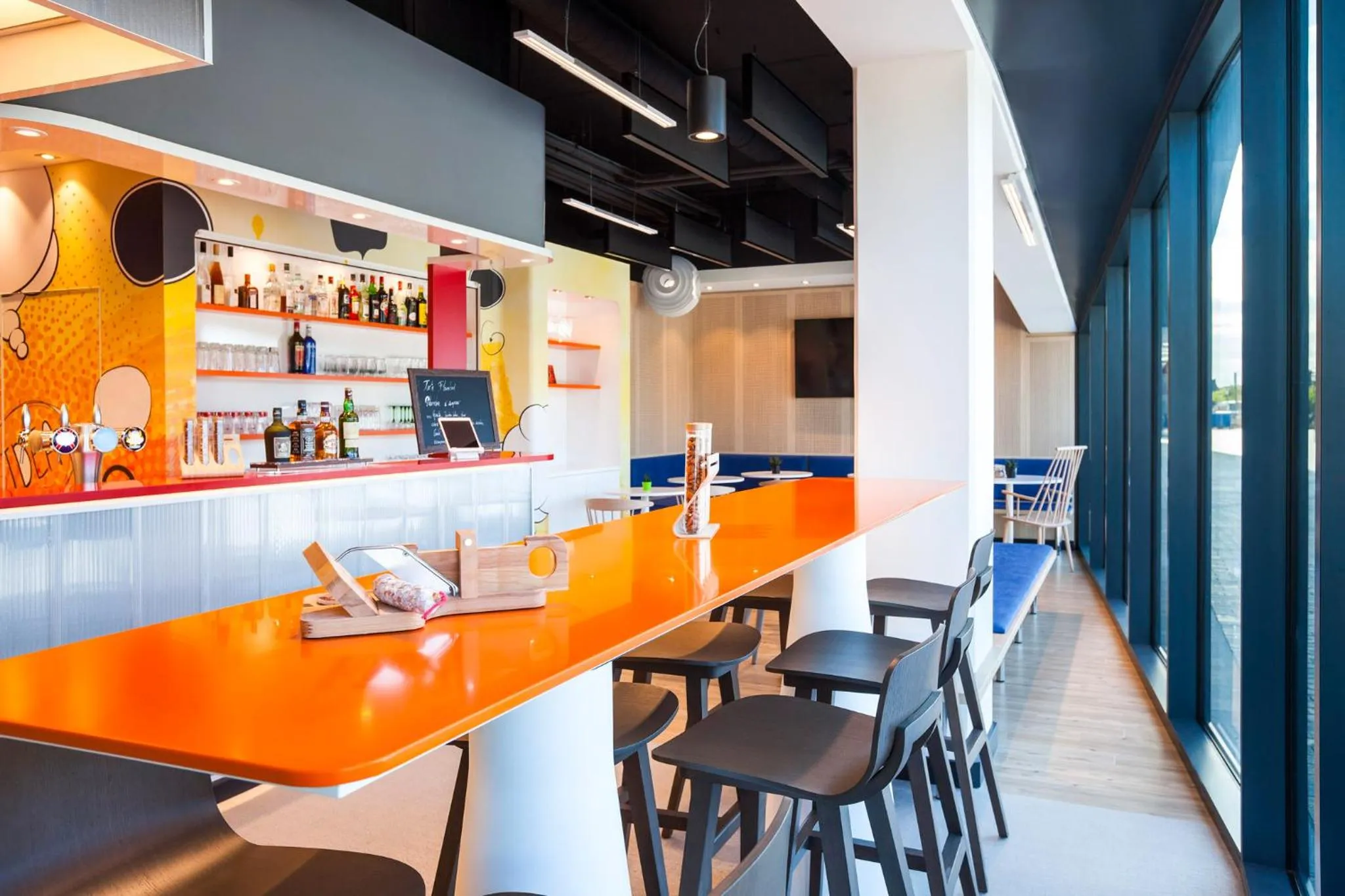 Lounge or bar in Ibis Styles Mulhouse Centre Gare