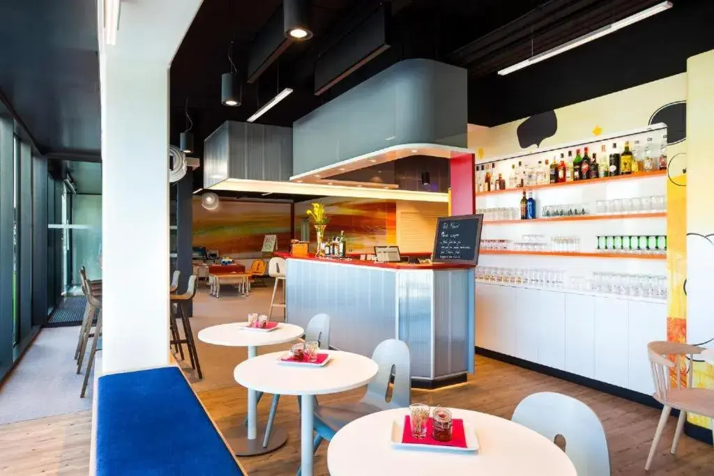 Lounge or bar in Ibis Styles Mulhouse Centre Gare Lounge or bar in Ibis Styles Mulhouse Centre Gare