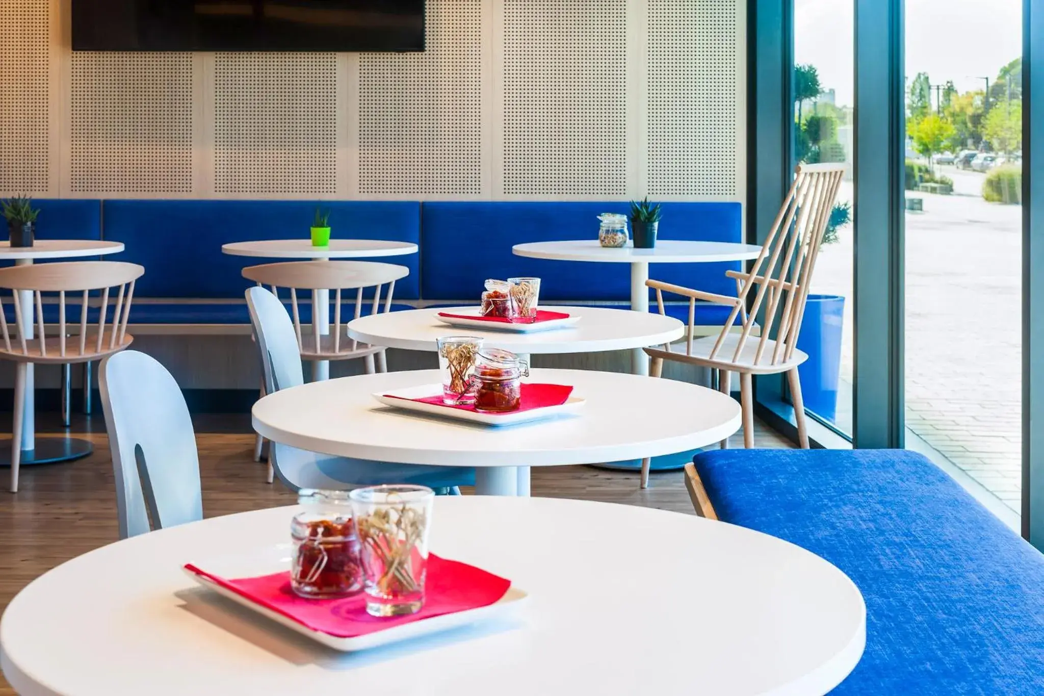 Restaurant/places to eat in Ibis Styles Mulhouse Centre Gare Restaurant/places to eat in Ibis Styles Mulhouse Centre Gare