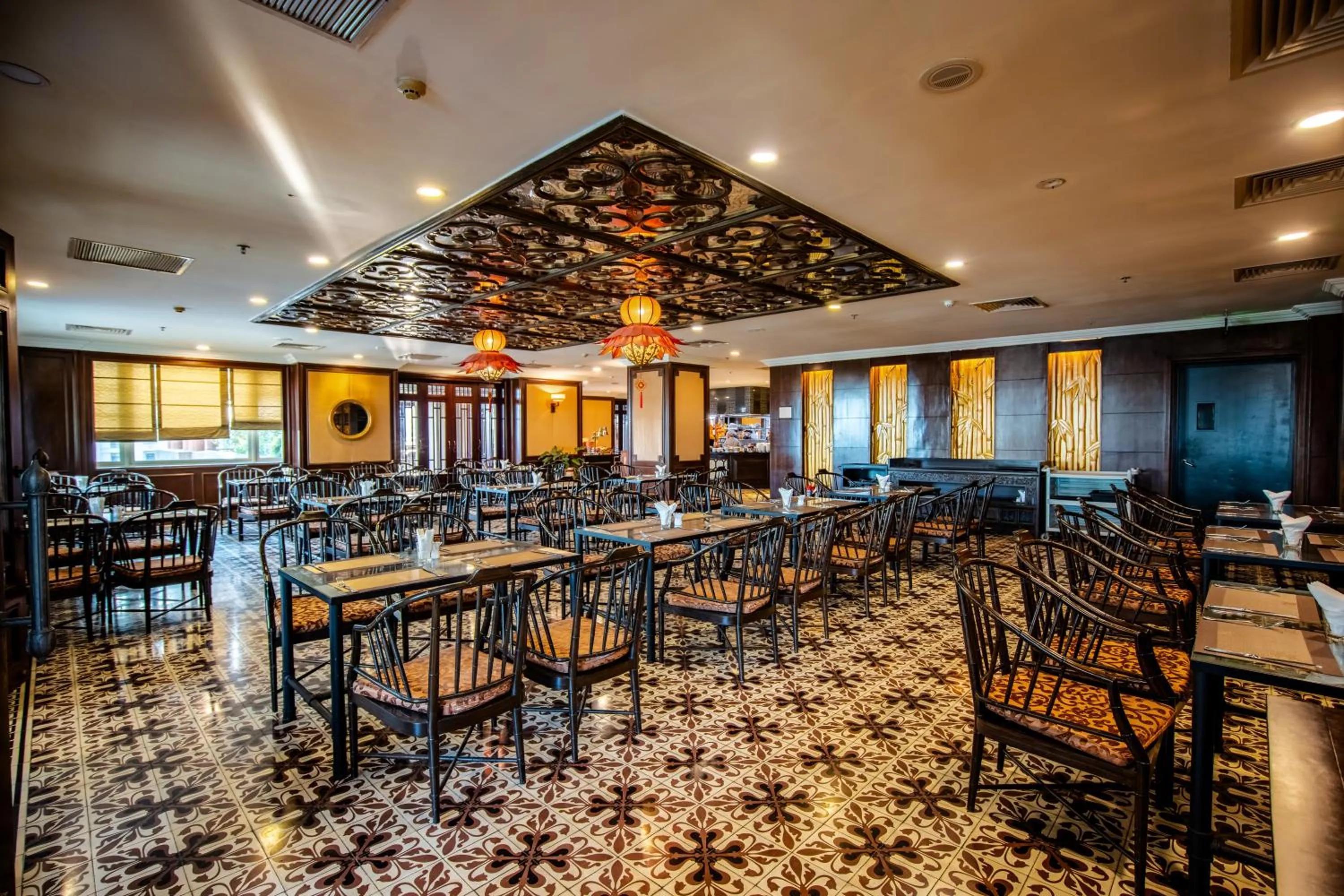 Restaurant/places to eat in TTC Imperial Hotel