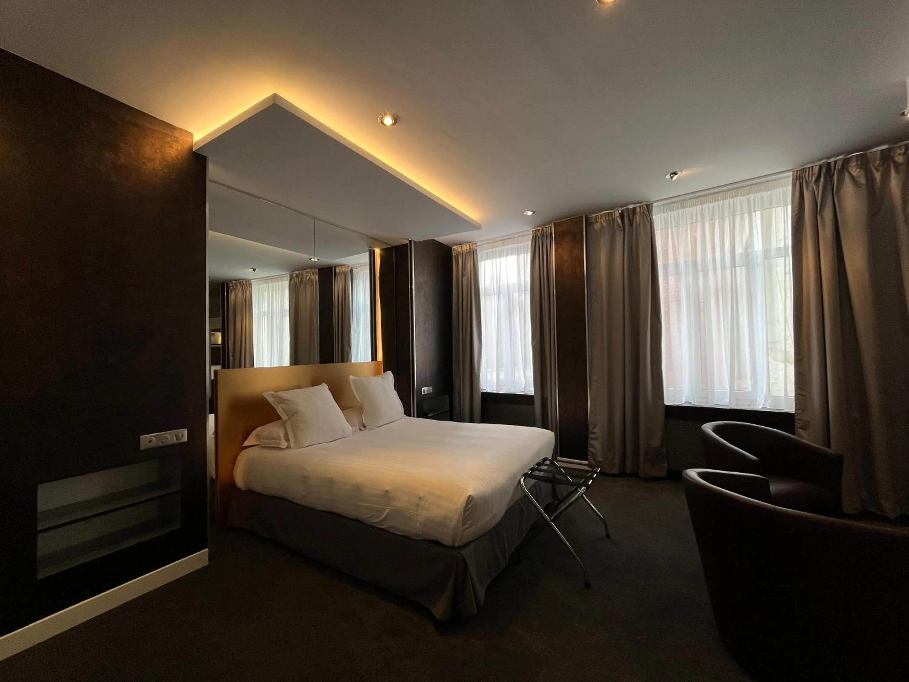 Photo of the whole room, Bed in LOGIS Hôtel Borel