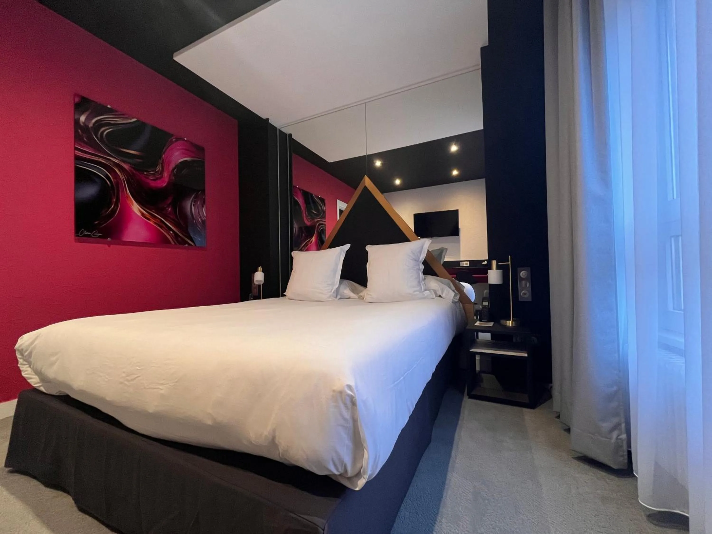 Photo of the whole room, Bed in LOGIS Hôtel Borel